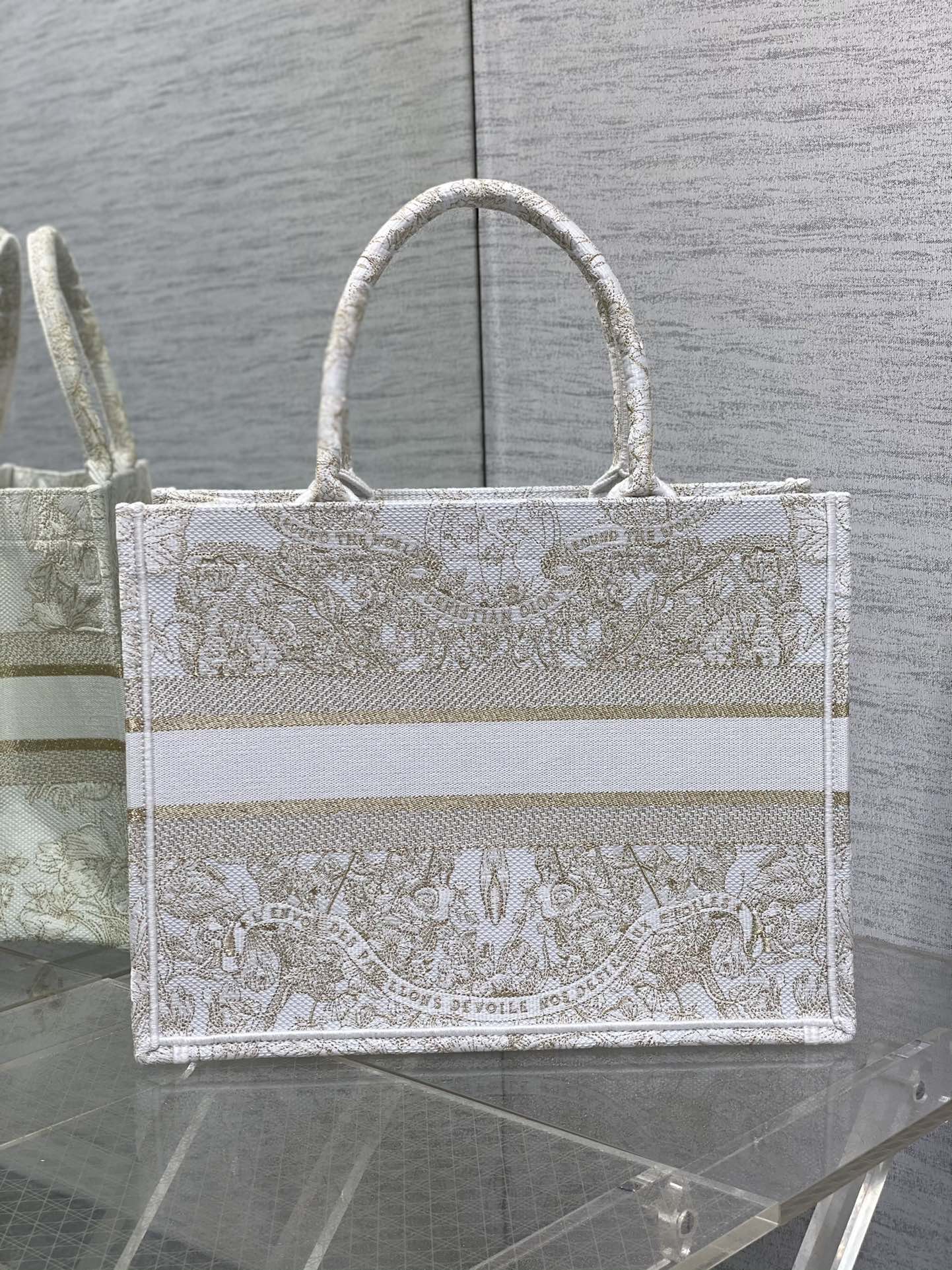 Dior embroidered tote bag medium