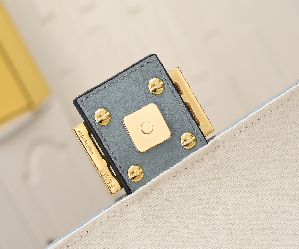 FENDI Baguette Shoulder Bag 1002
