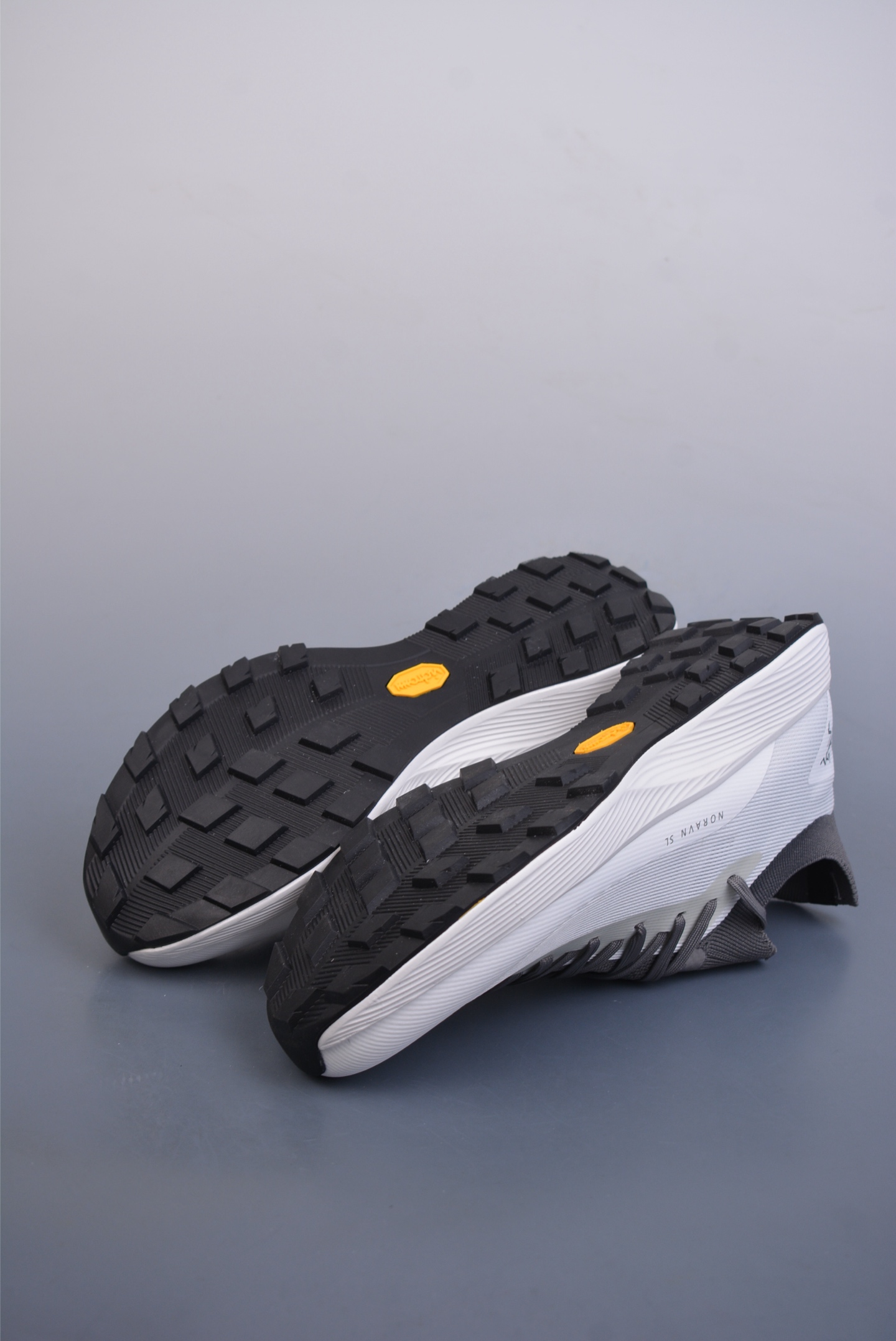 Arc'teryx Norvan SL 3 Running Shoes White Grey 077218