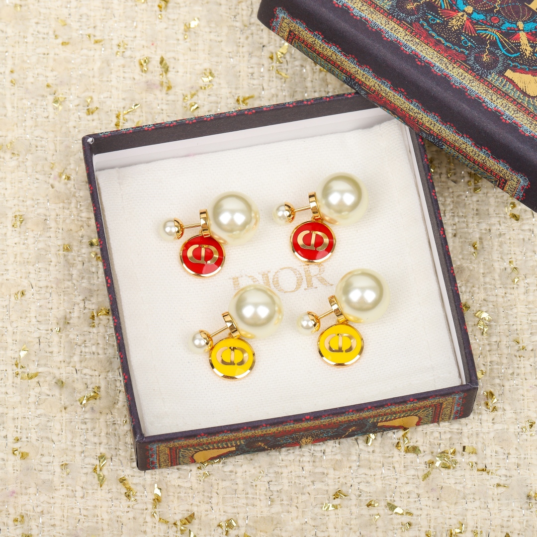 Dior round pearl earrings
