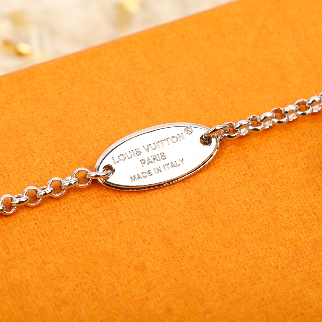 Louis Vuitton Double Diamond Necklace