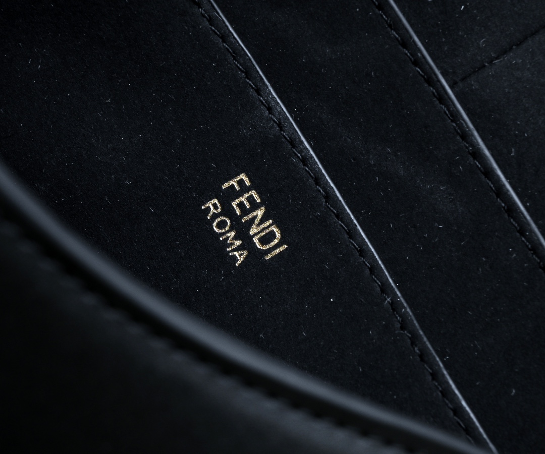 FENDI C'mon series retro large flap bag 6651