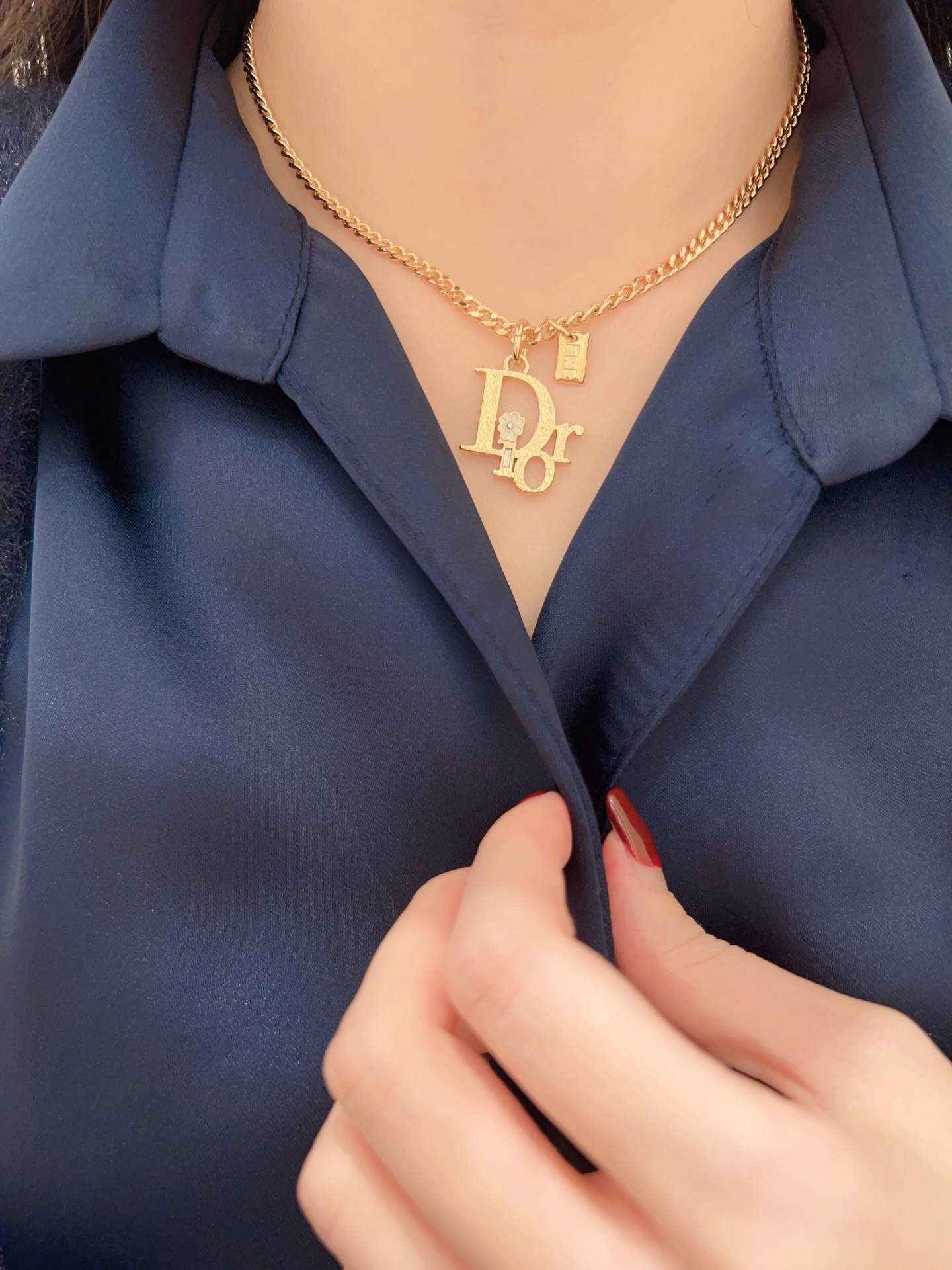 Dior font small flower chain necklace