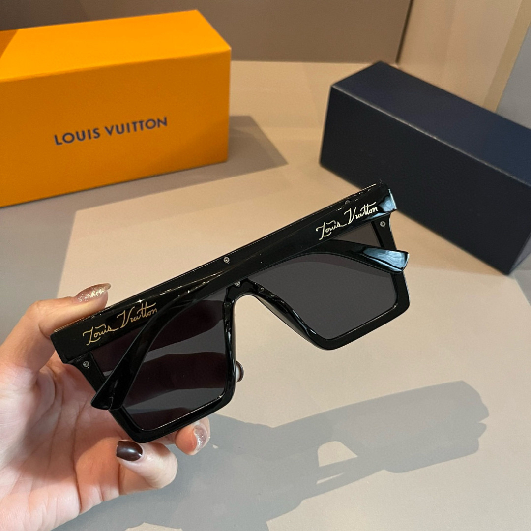 Louis Vuitton square-frame sunglasses