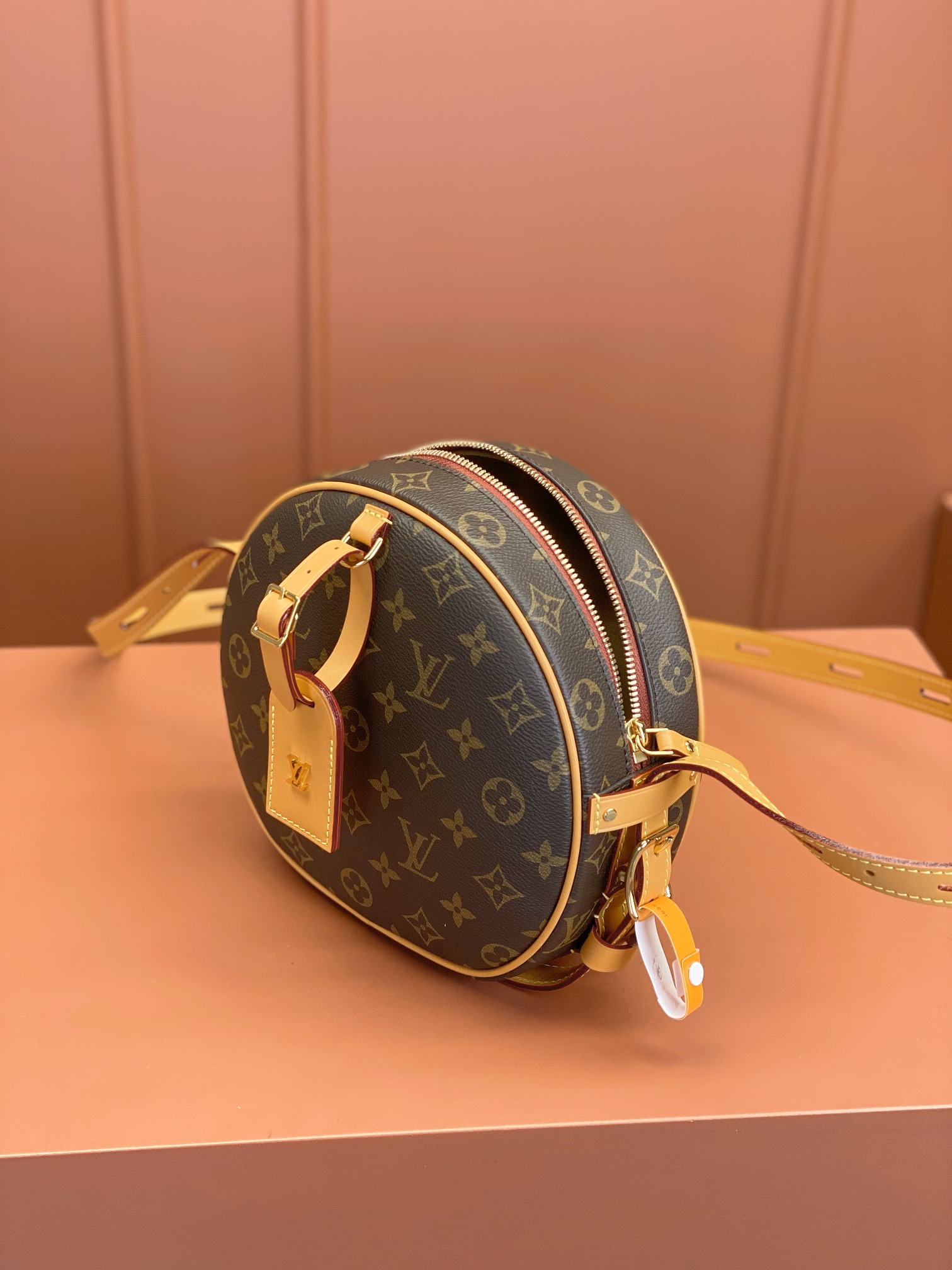 Louis Vuitton BOITE CHAPEAU SOUPLE Handbag M45647