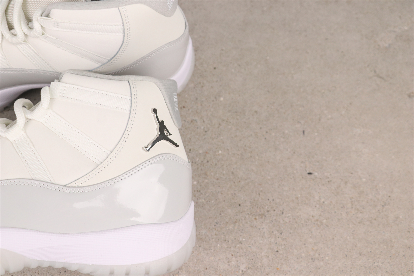 Air Jordan 11 basketball shoes Gray Silver Pearl White AR0715-110