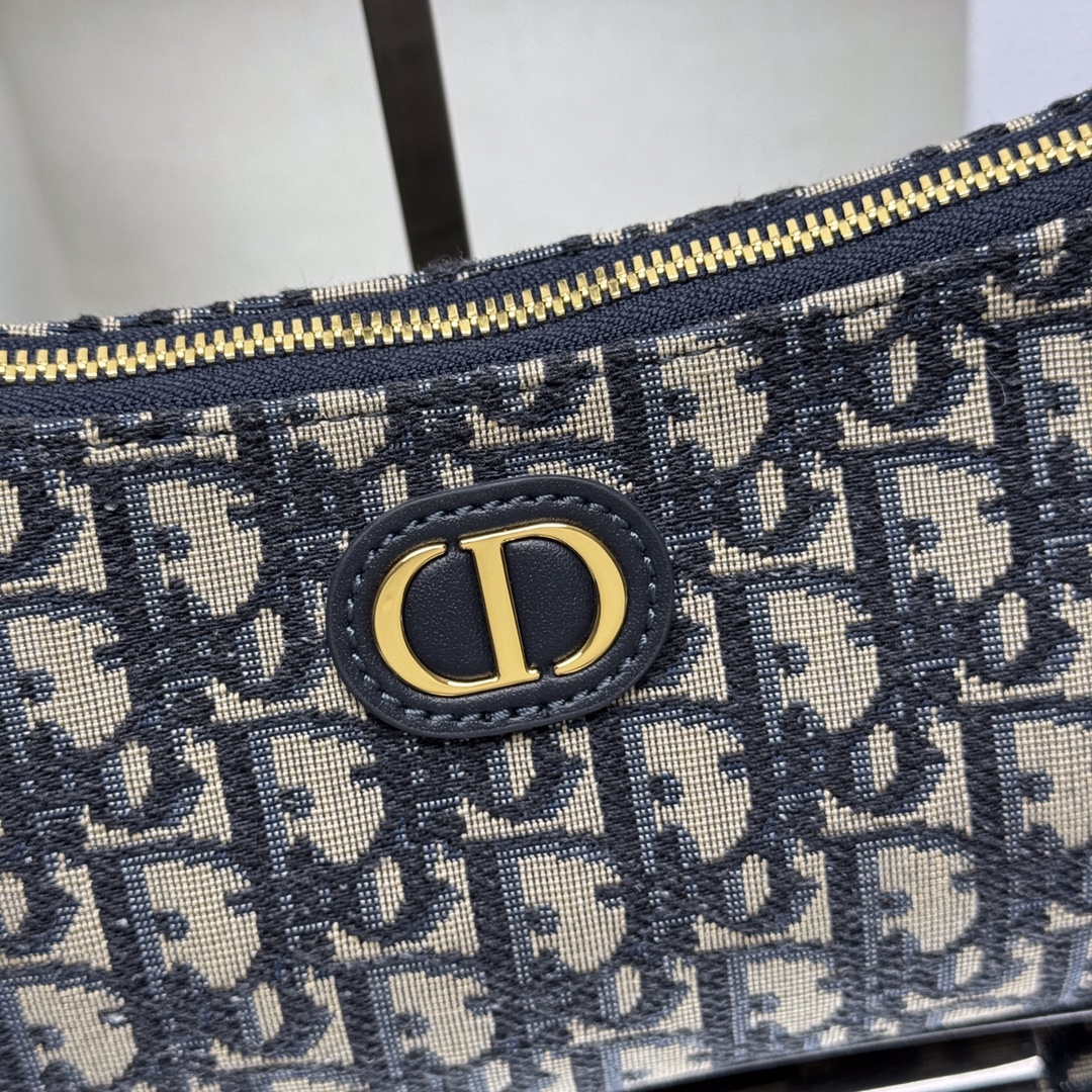 Dior 30Montaigne series mini handbag 2398