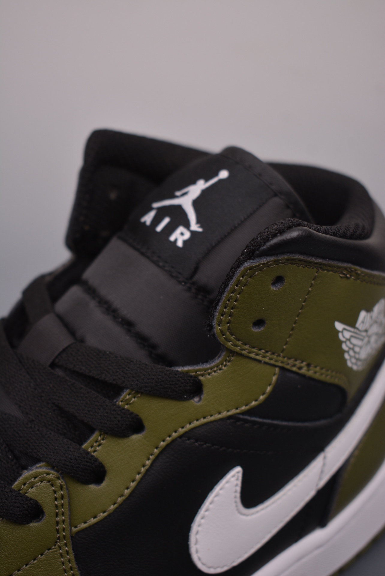 Air Jordan 1 Mid Black Green Toe DQ8426-092