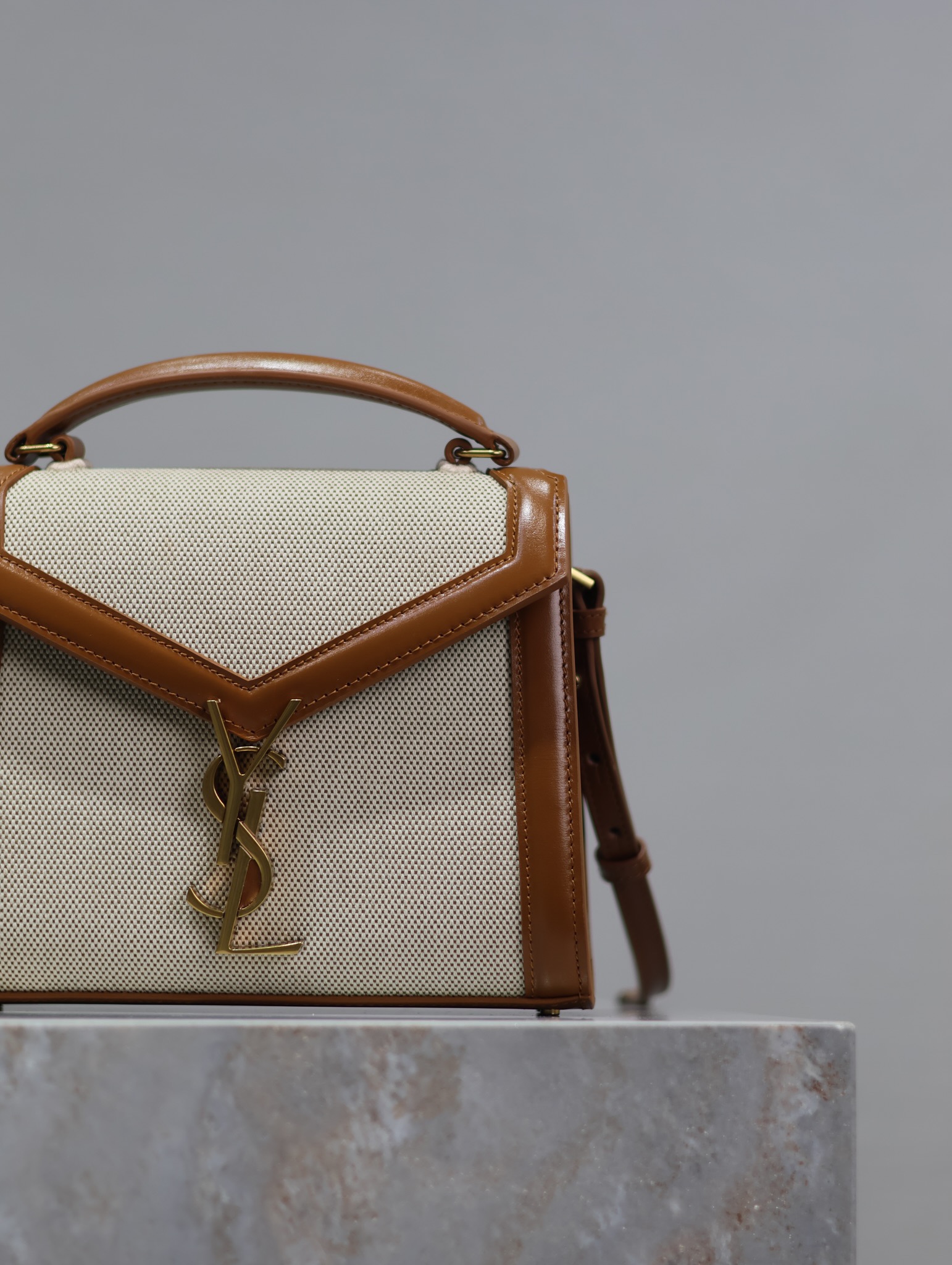 YVES SAINT LAURENT CASSANDRA Handbag 602716