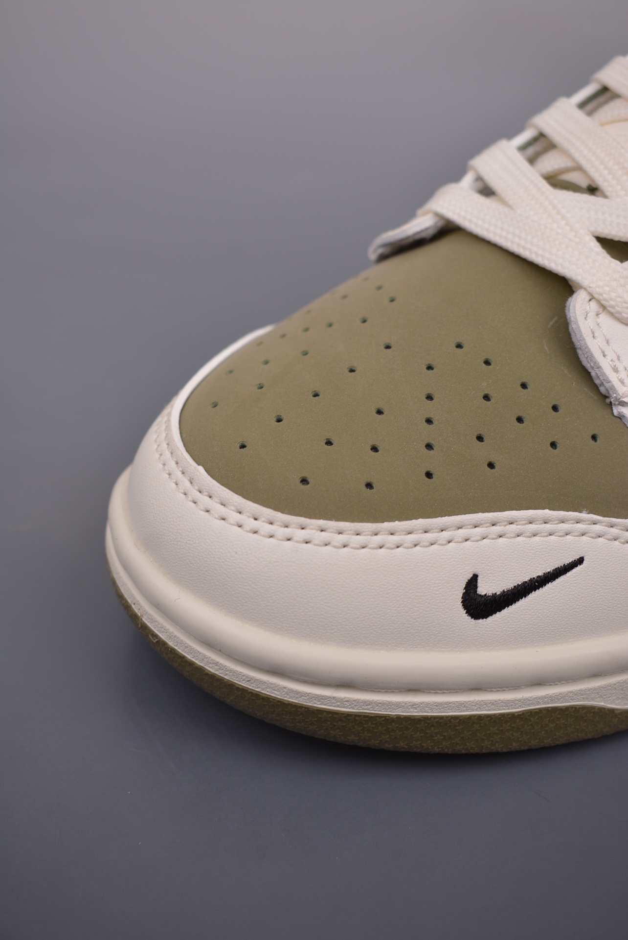 Supreme x Nike By You SB Dunk Low Retro SP white and green CH8311-231