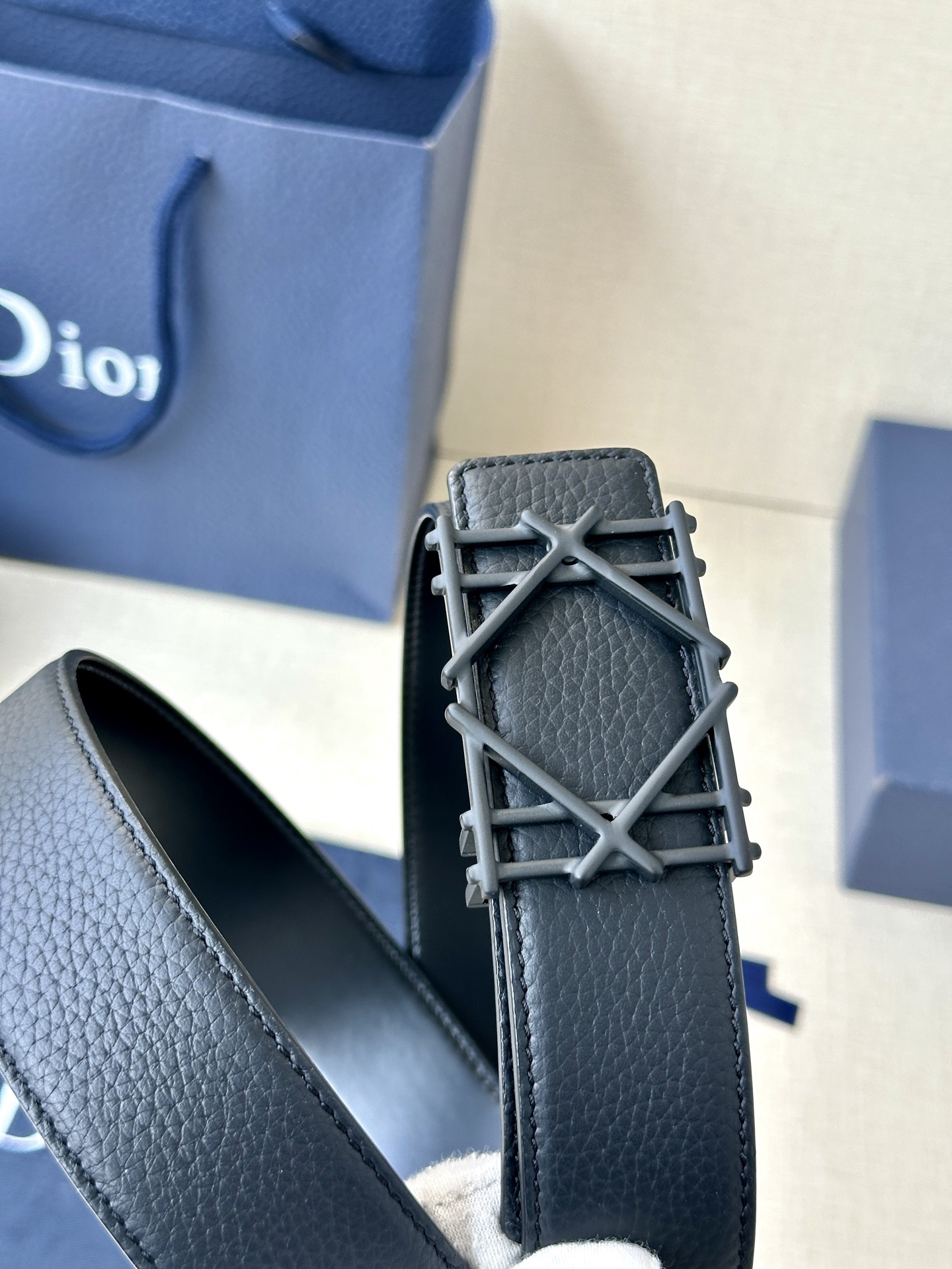 Dior double-sided leather belt with rattan check buckle, 3.5cm wide