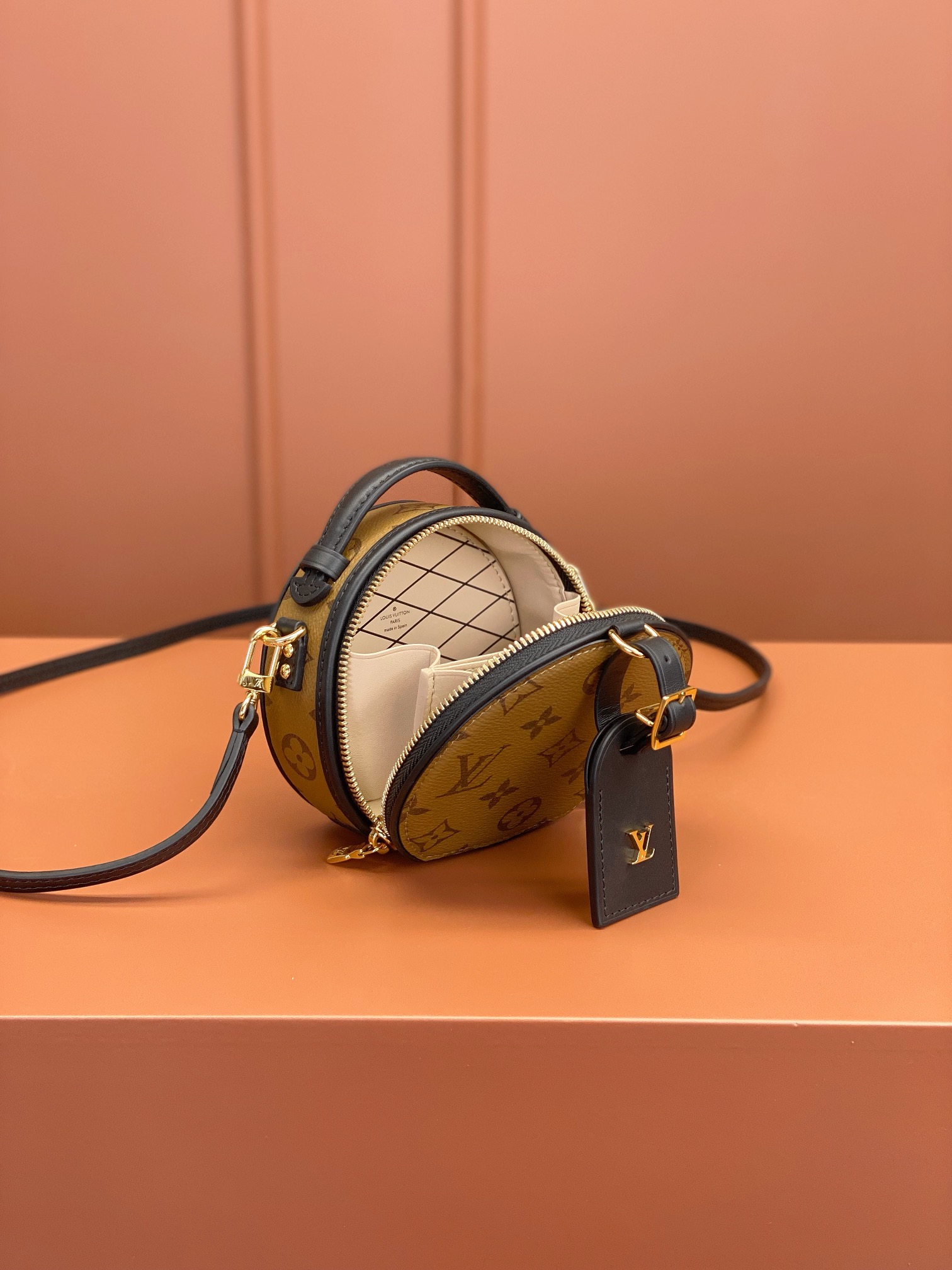 Louis Vuitton BOITE CHAPEAU Mini Bag M68276