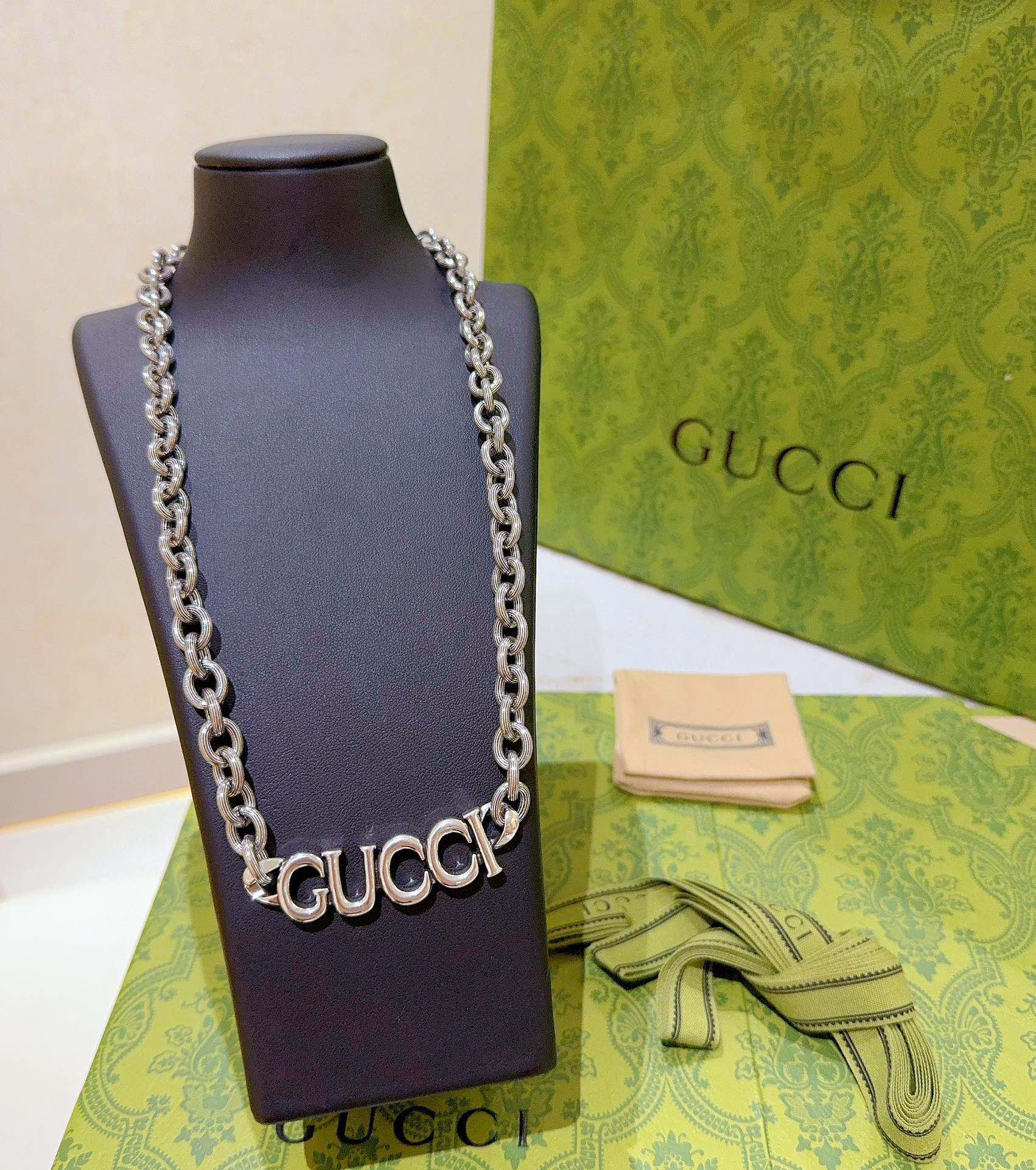 Gucci round chain necklace