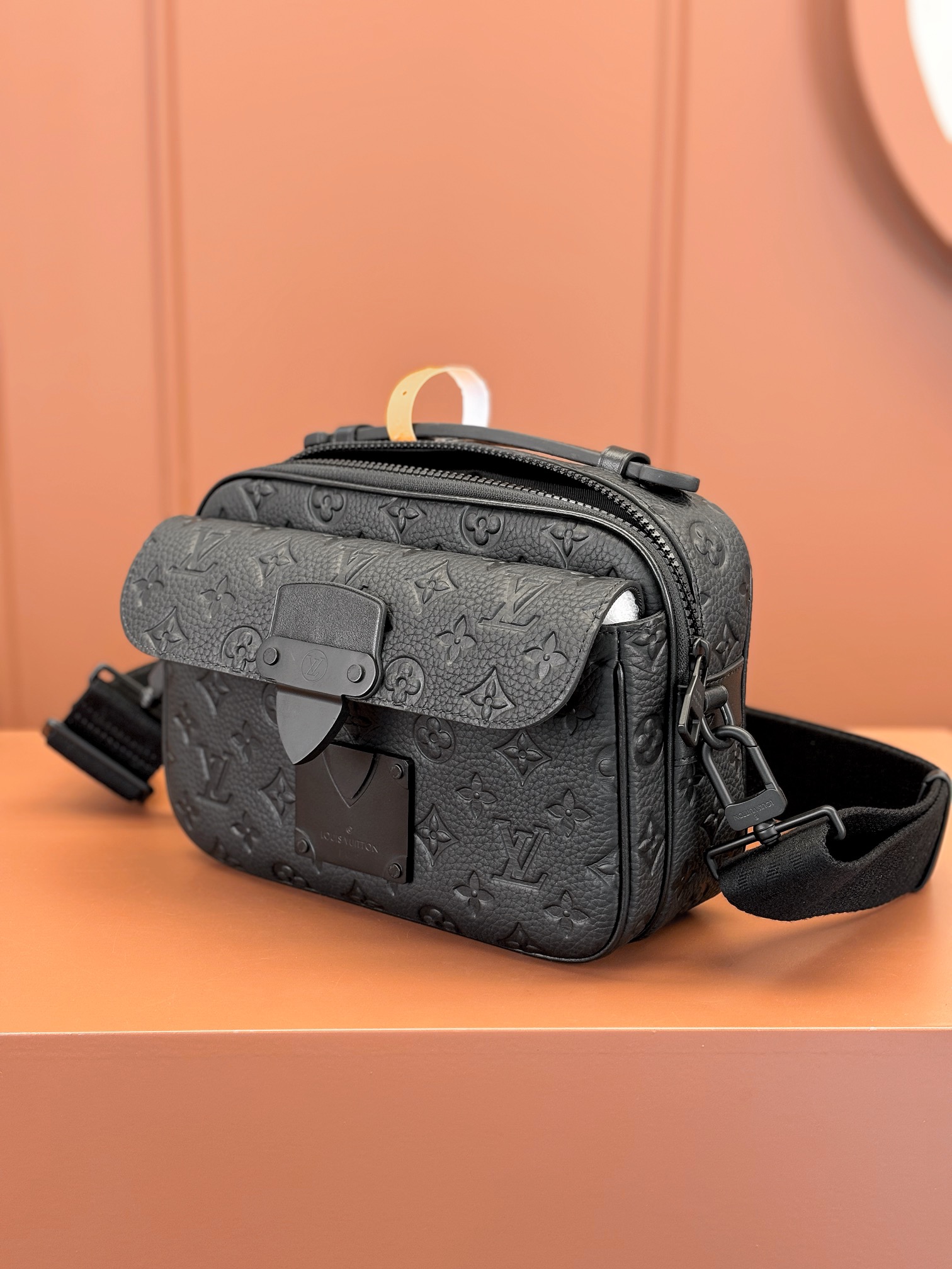 Louis Vuitton S Lock Messenger Bag M58489