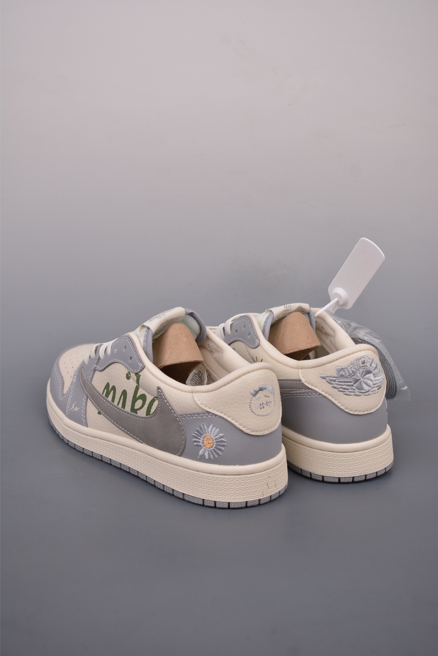 Fragment Design x Travis Scot x Nike Air Jordan 1 Low OGFragment Design XS2024-018