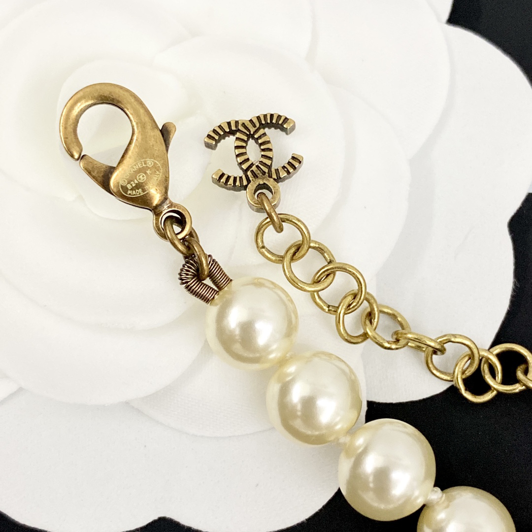 CHAN 24 vintage enamel double c pearl necklace