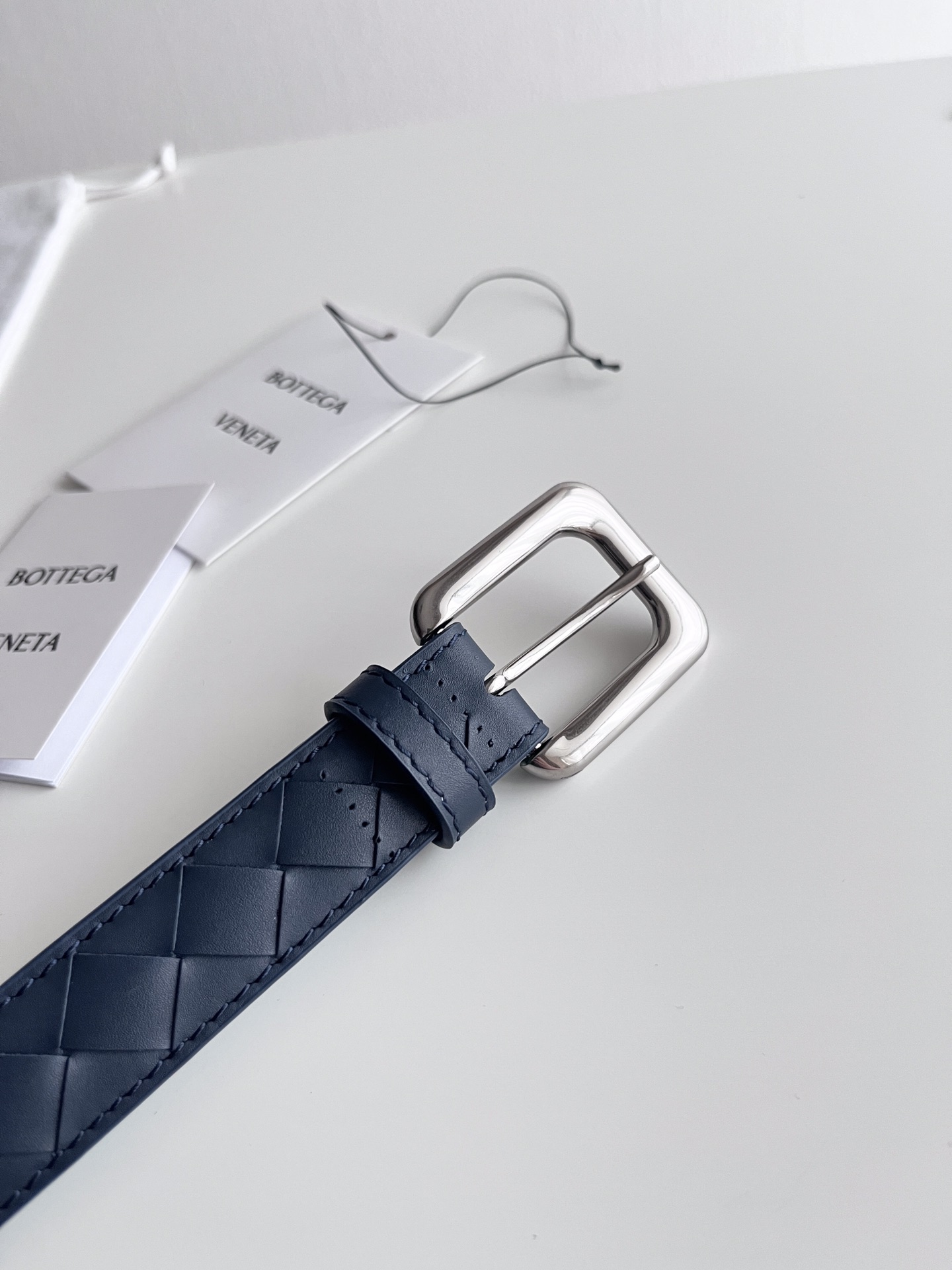 Bottega Veneta intreccio woven cowhide double-sided waistband with a width of 2.0cm