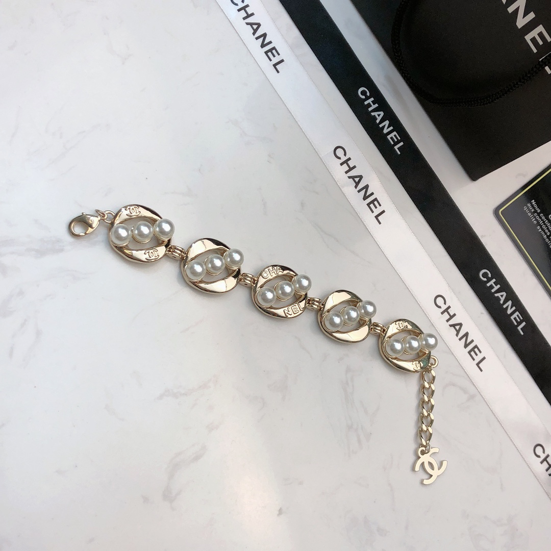 Chanel pearl bracelet
