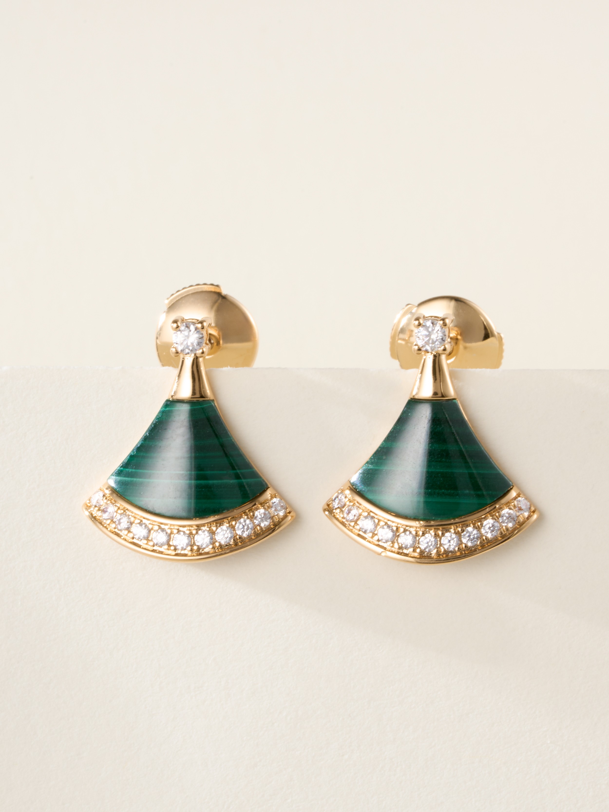 Bulgari DIVAS DREAM series natural stone diamond earrings