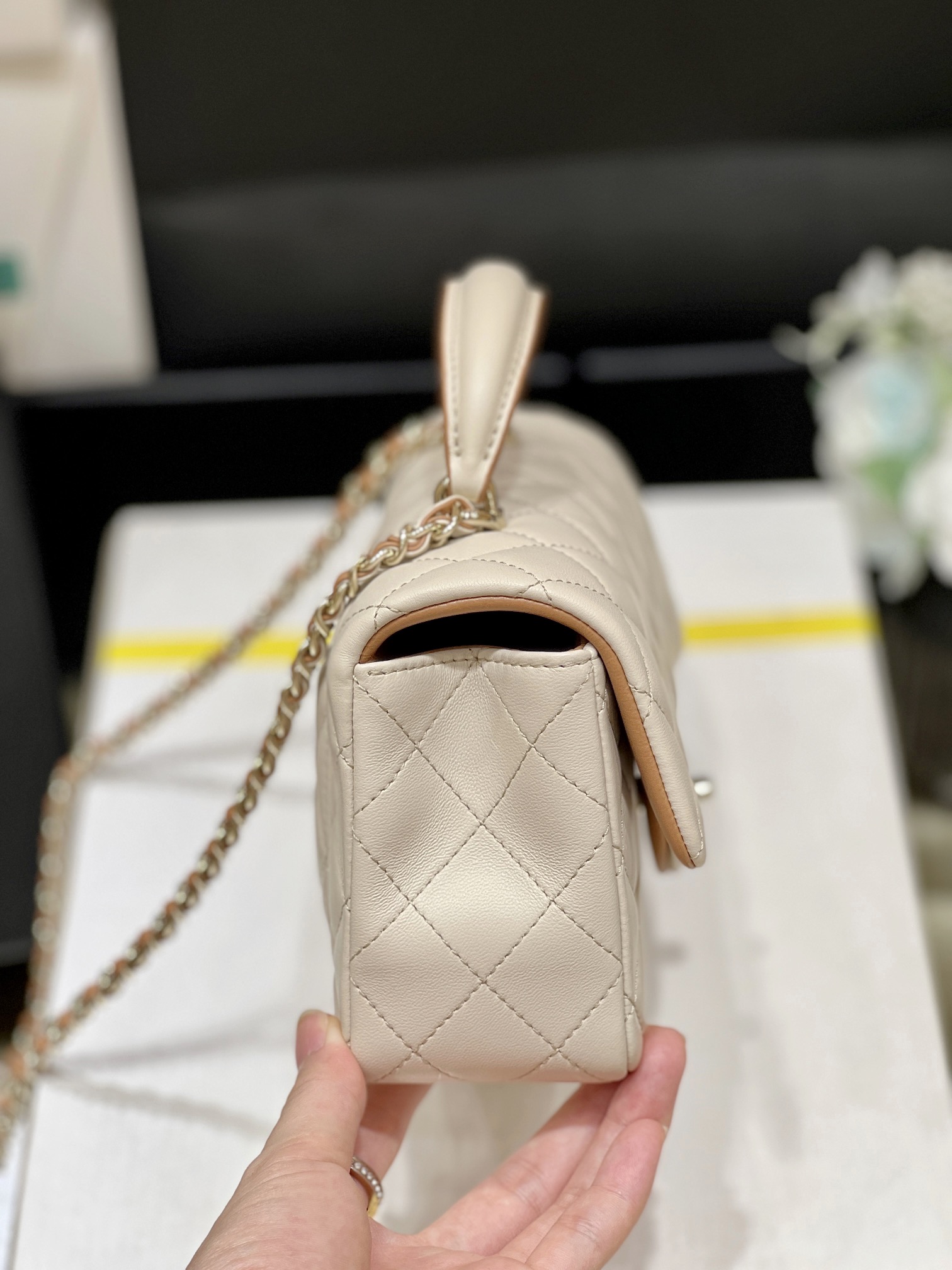 Chanel 23S cf mini handle AS2431