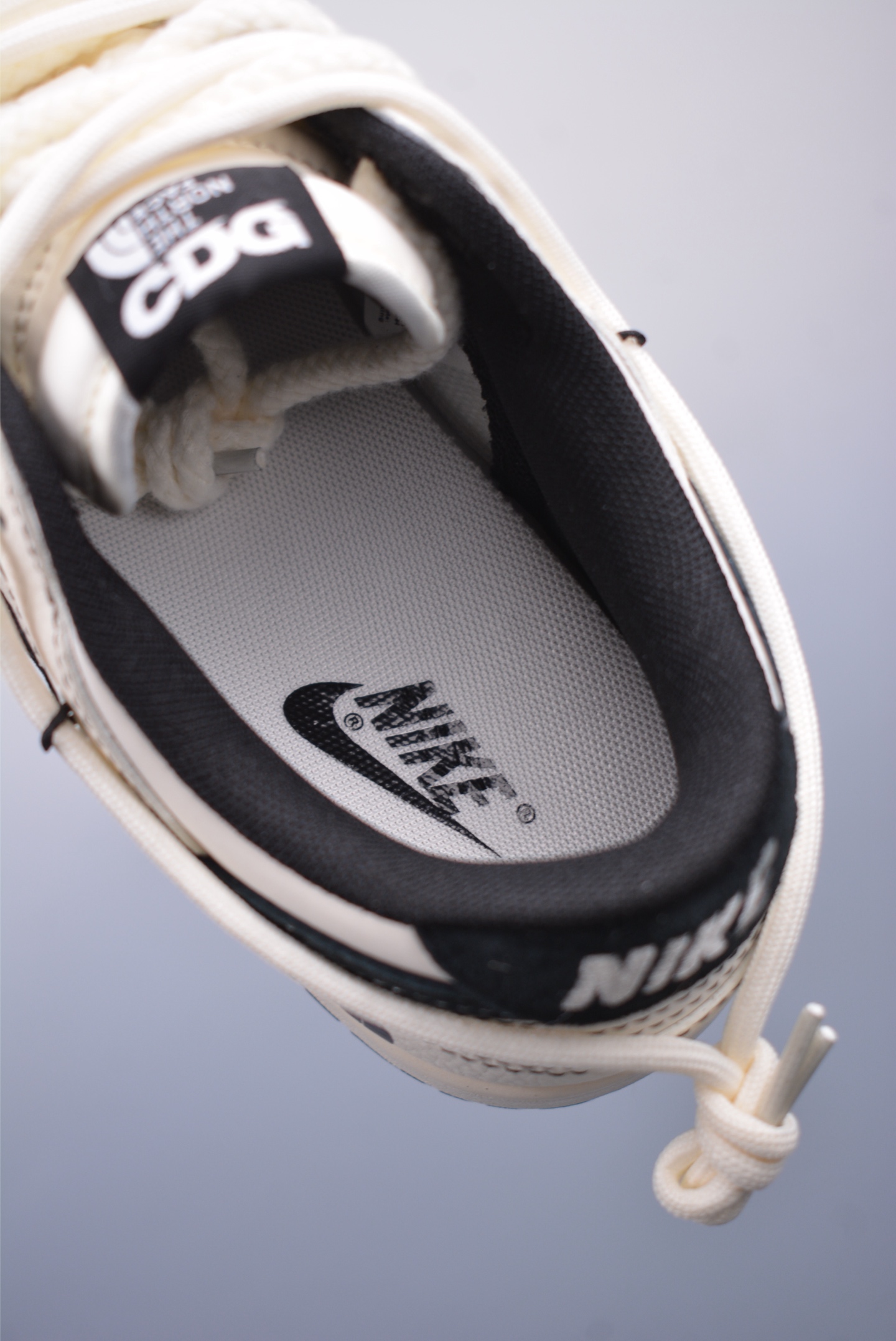 Supreme x Nike SB Dunk Low sneakers white and black YX5066-286