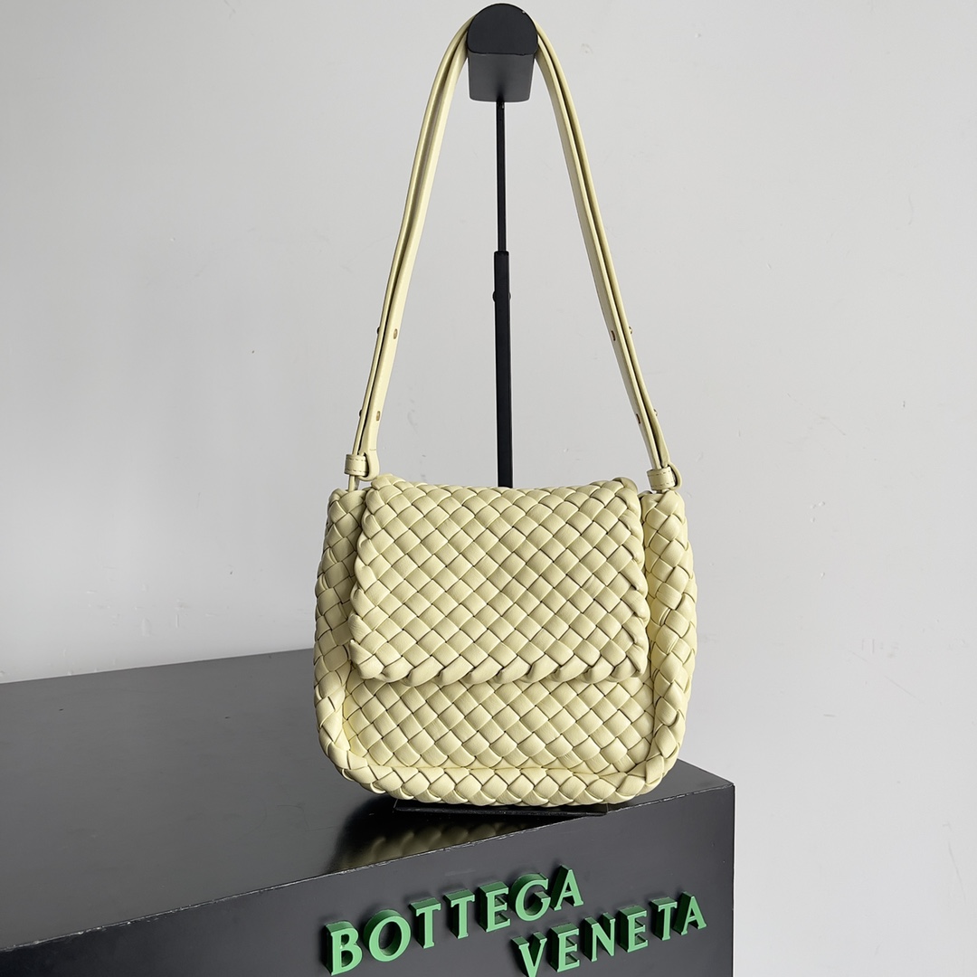 Bottega Veneta mini cobble bag 762711