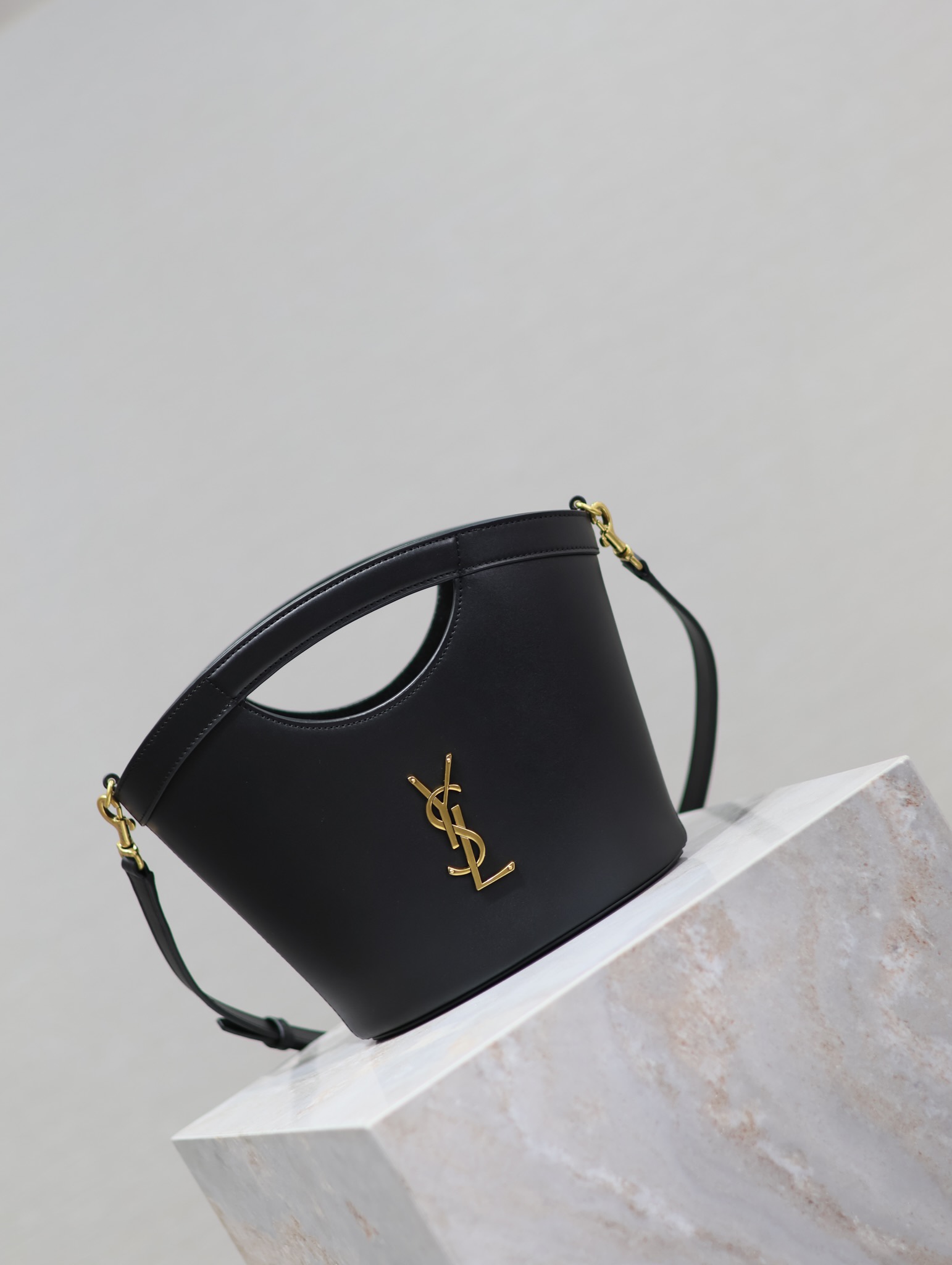 Yves Saint Laurent tote fan-shaped basket bag 791069
