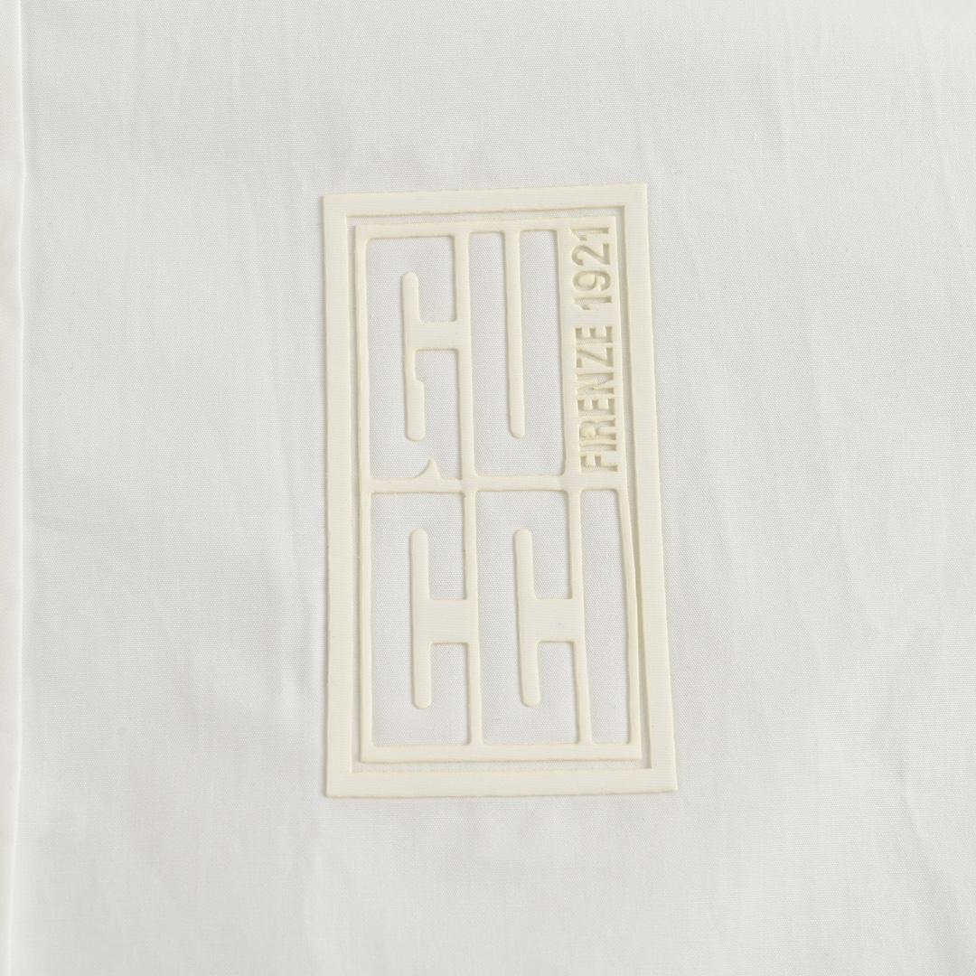 Gucci 24ss short-sleeved shirt with embossed logo on chest