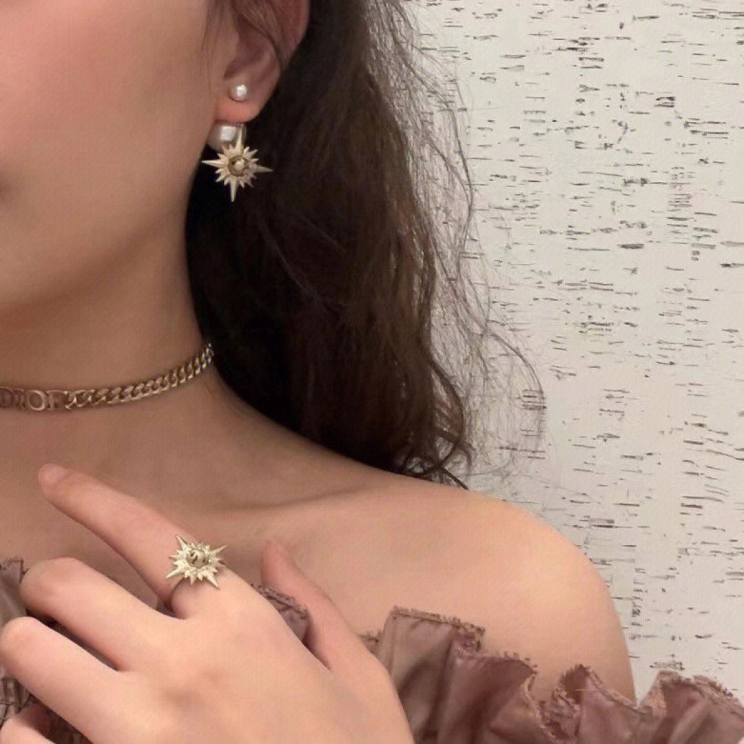 Dior chain letter necklace