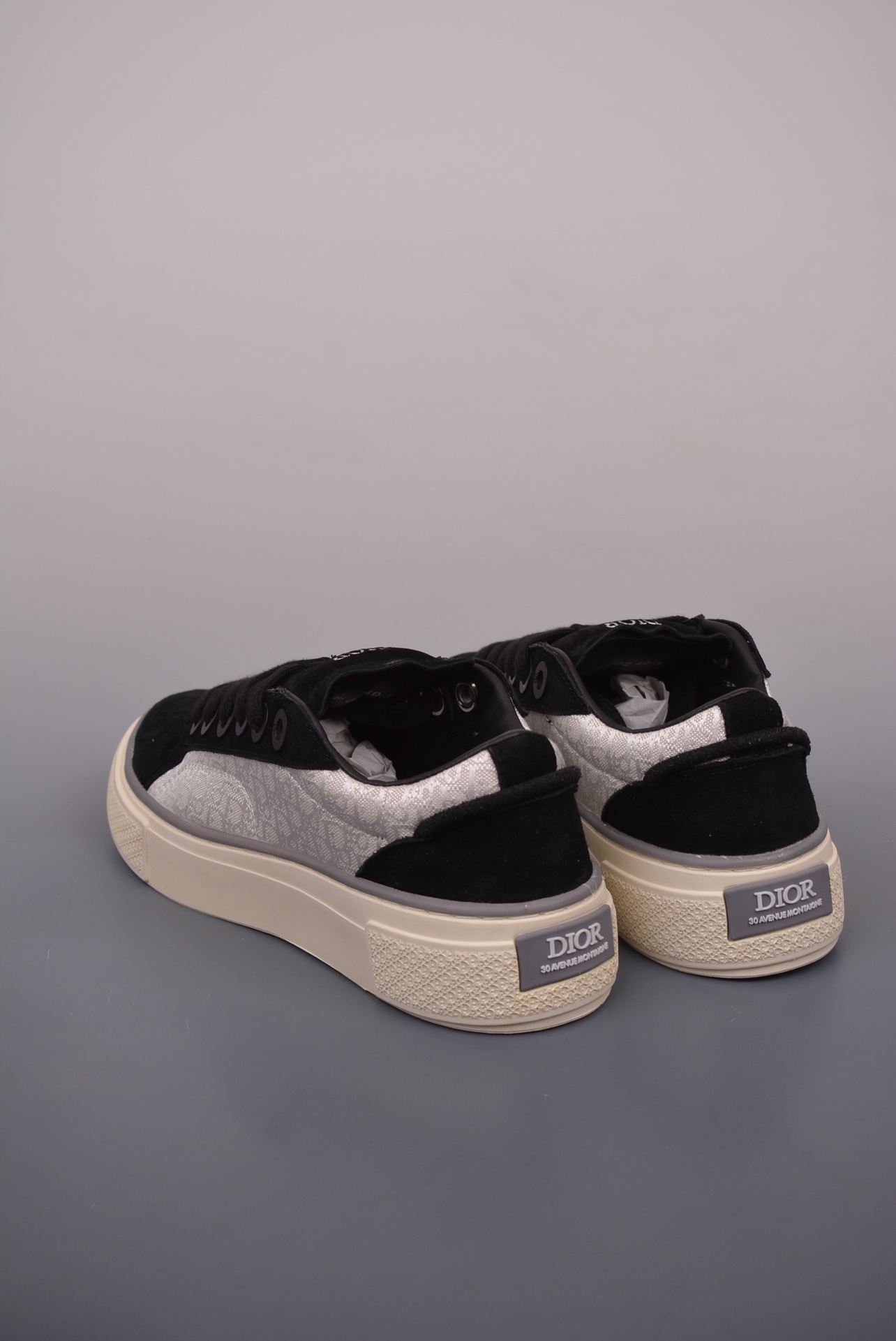 Dior B33 Low Top Sneakers Black and White CD Re-image 3SN303ZWN_H860