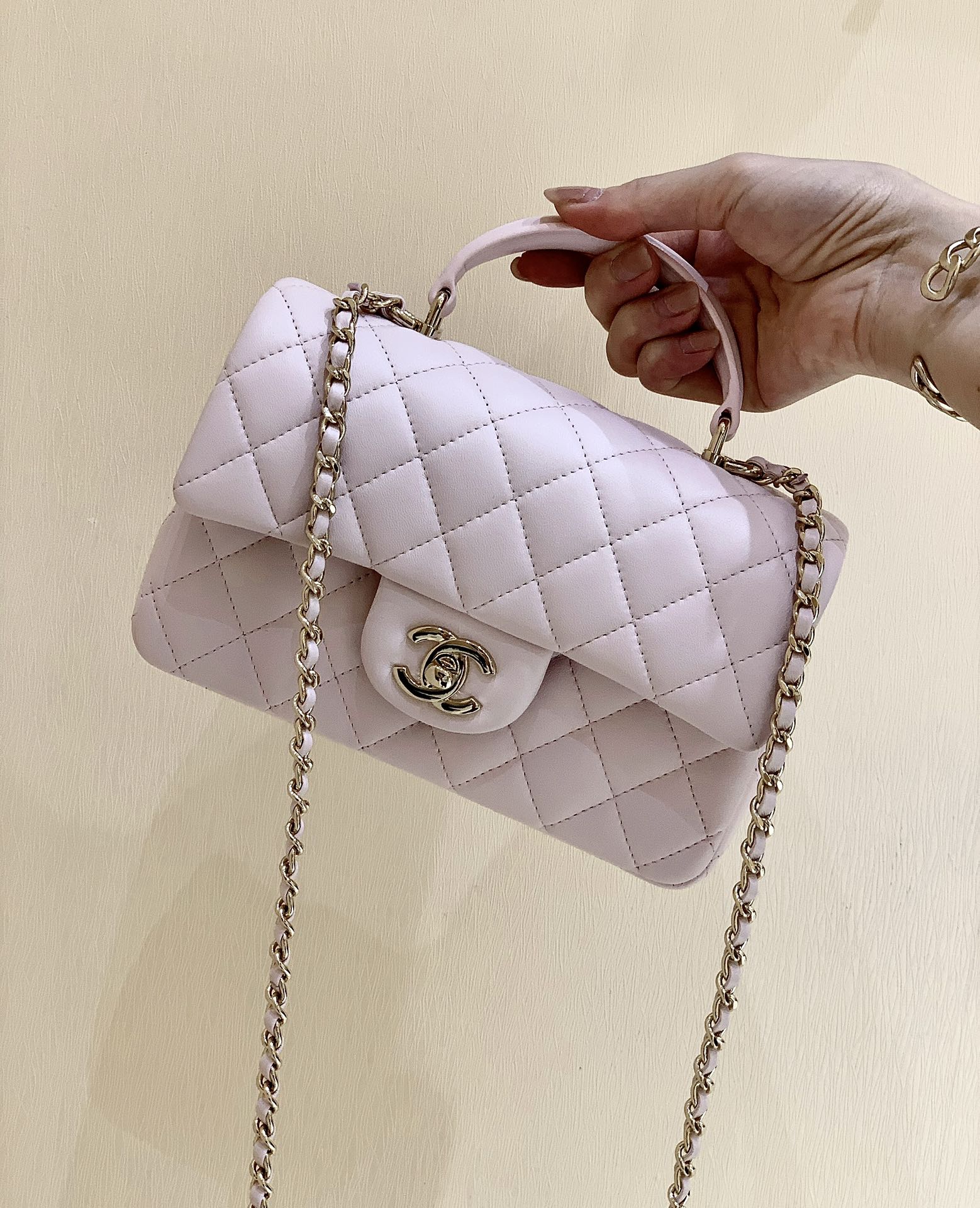 Chanel 22b autumn and winter new preview series cf mini handle AS2431