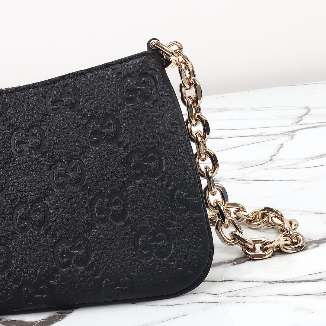 Gucci GG Emblem small shoulder bag ‎815278 AAEEM 1000