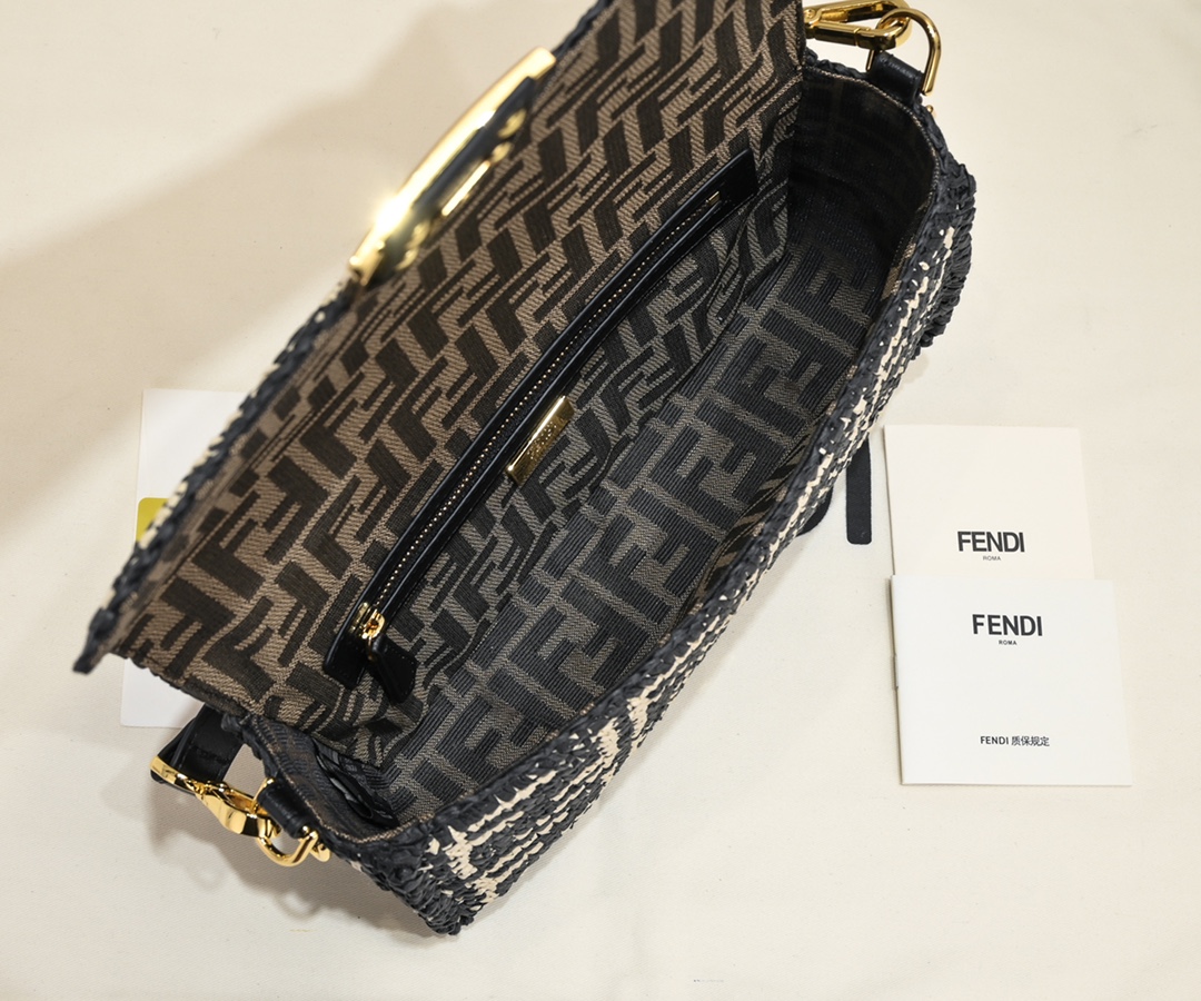 FENDI Baguette woven handbag 3358