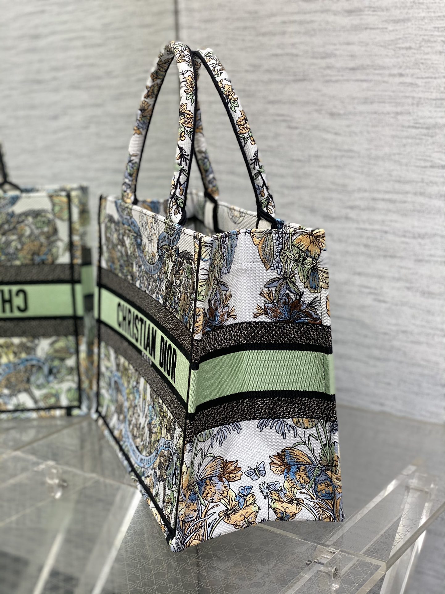 Dior embroidered tote bag medium