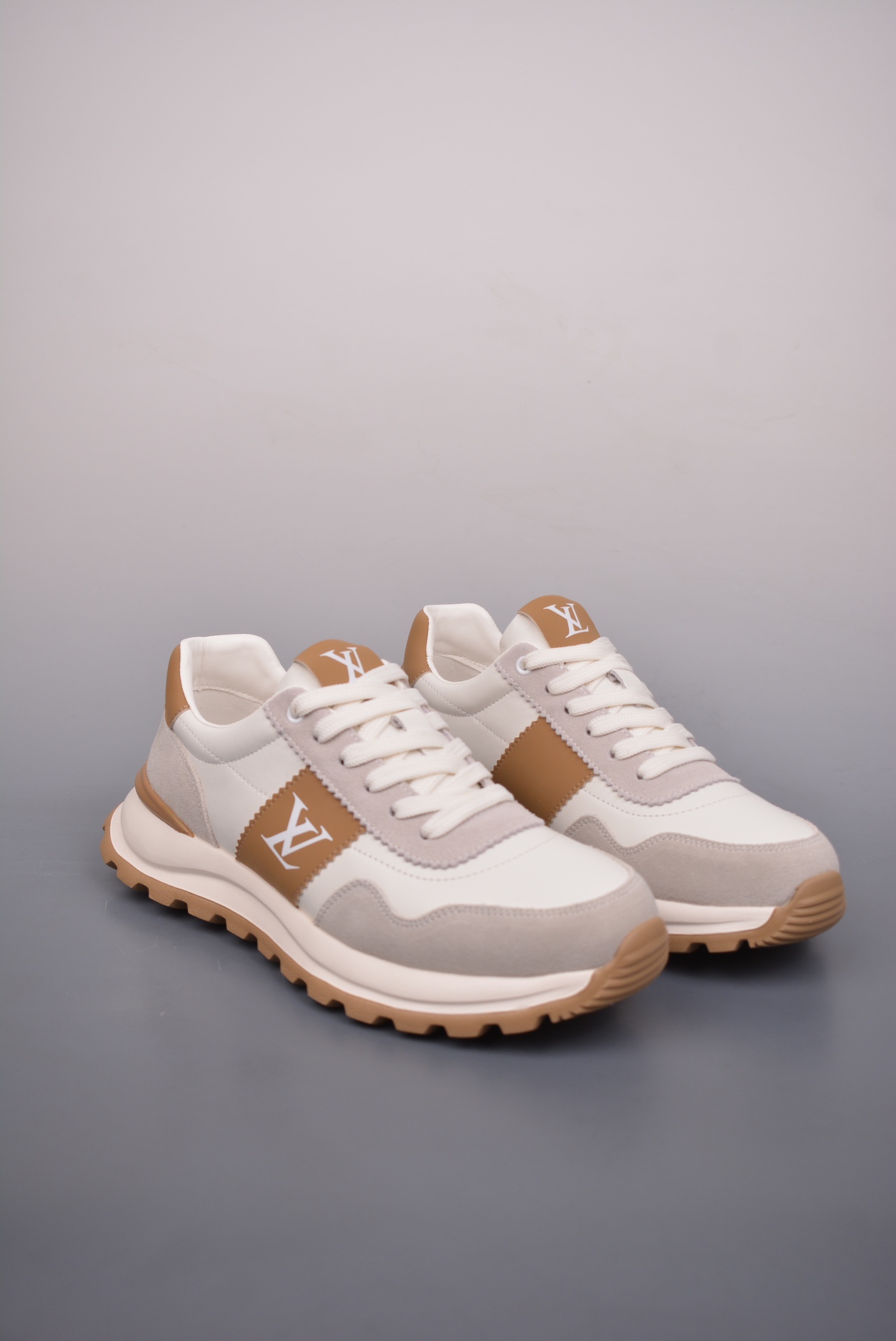 Louis Vuitton Couro Maden Luxe Low Sneaker Beige Gray Brown