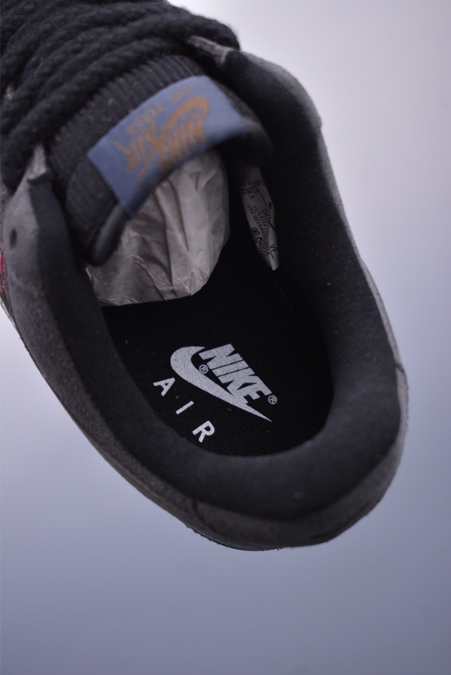 Nike Air Force 1 07 Low Sneakers Gray and Pink Heart DO6730-010