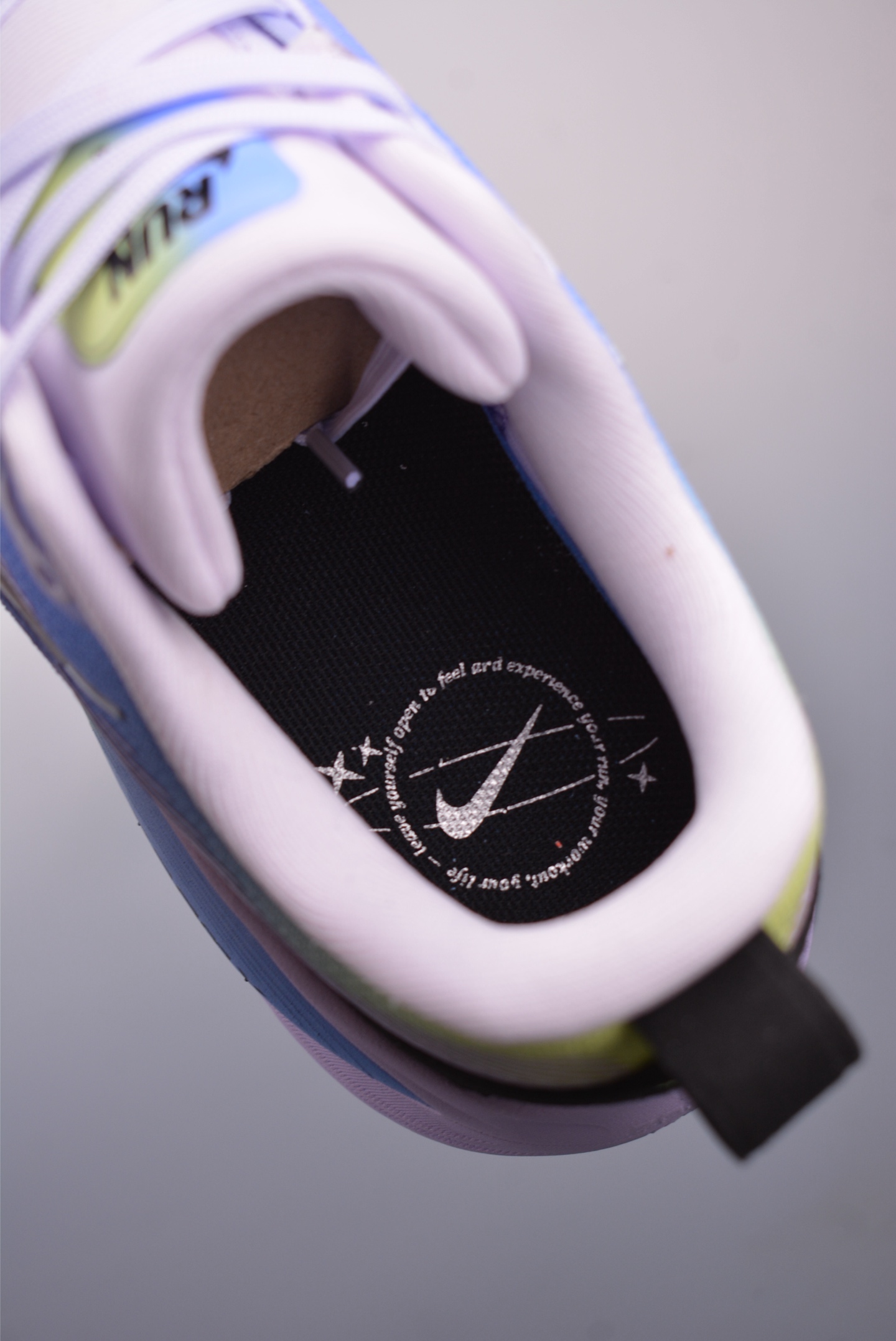 Nike Vomero 18 ZoomX 