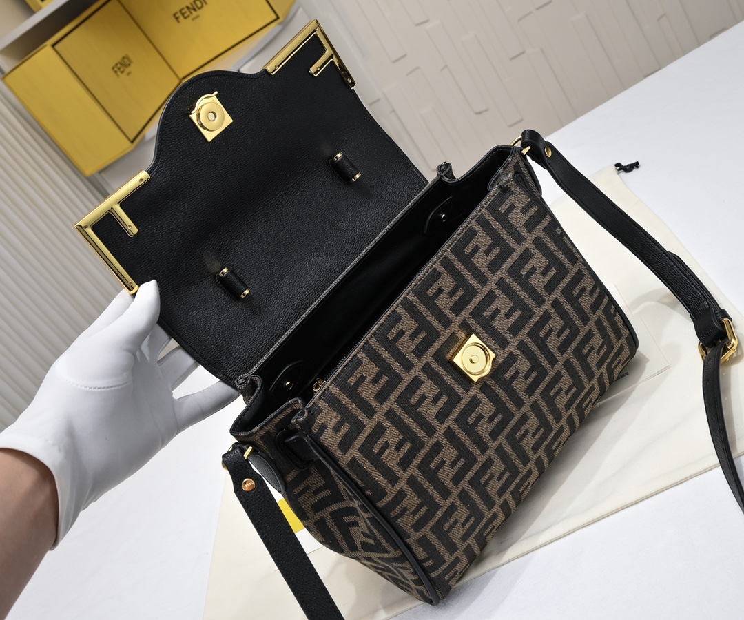 FENDI By co-branded La Medusa handbag 2183