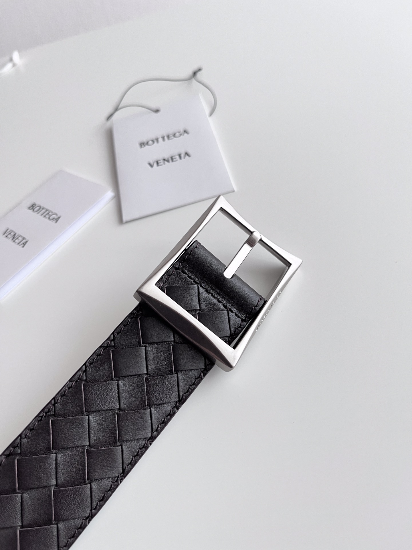 Bottega Veneta intreccio woven cowhide double-sided waistband with a width of 3.5cm