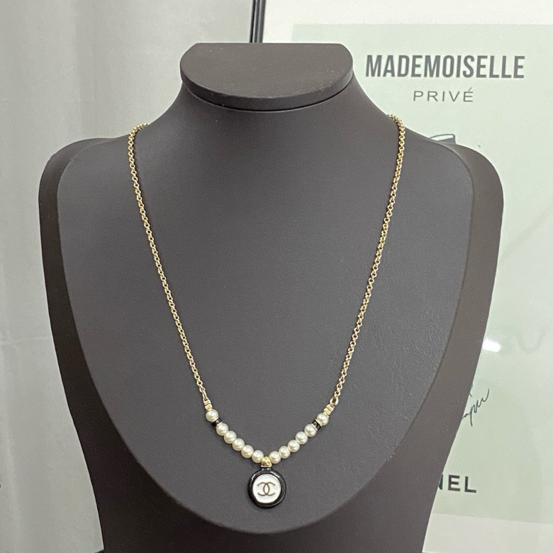 CHAN 24 black and white enamel button pearl necklace