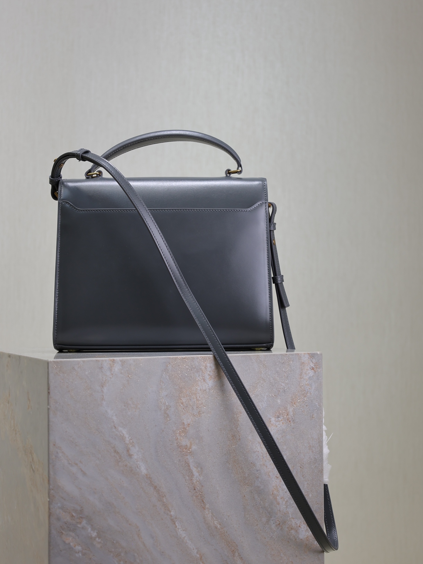 Yves Saint Laurent CASSANDRA Handbag 578000