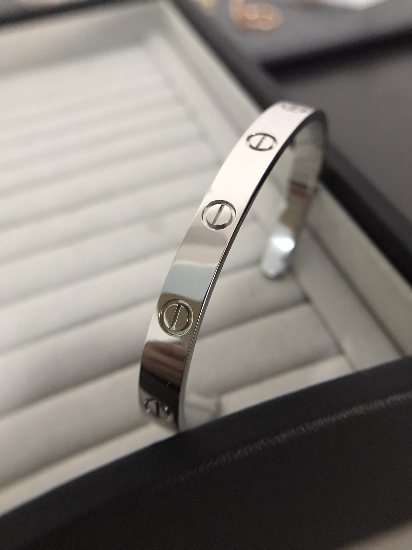 Cartier love series C-shaped bracelet