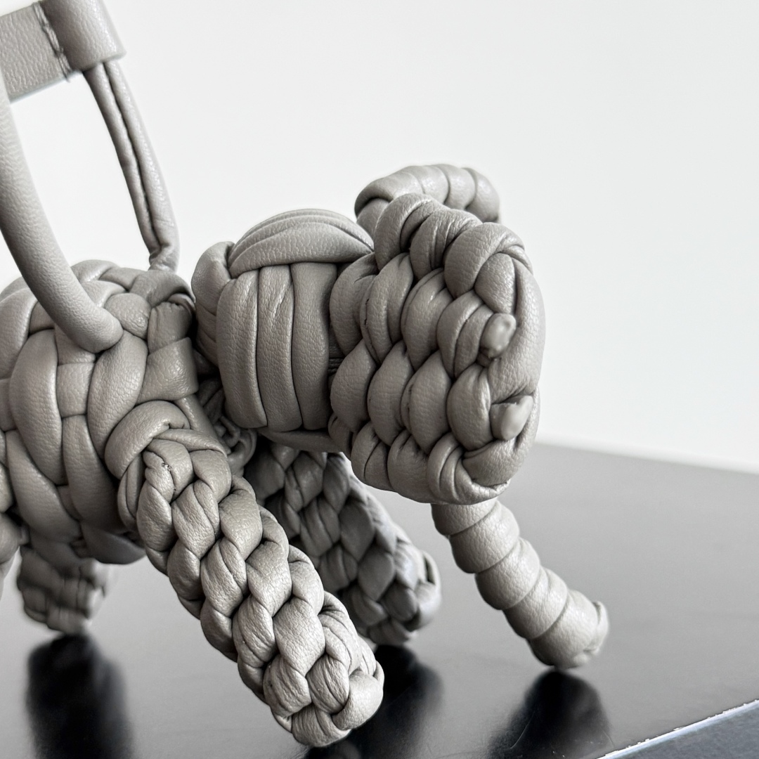 Bottega Veneta 2025 New Elephant Pendant 807068