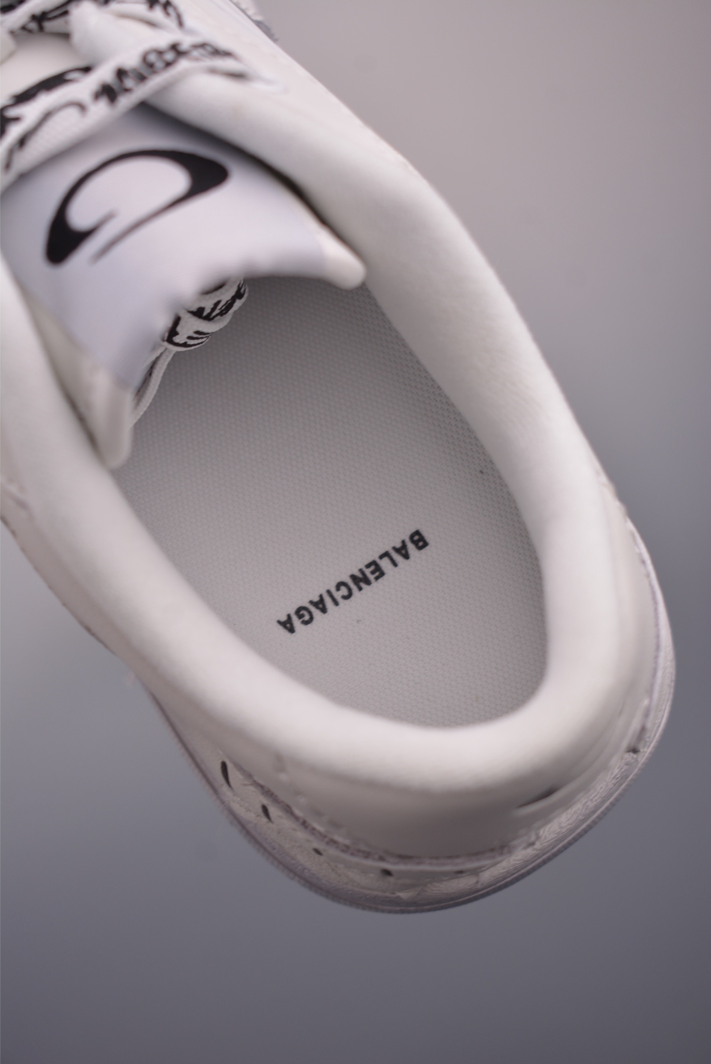 Balenciaga Hamptons Warn-Out 