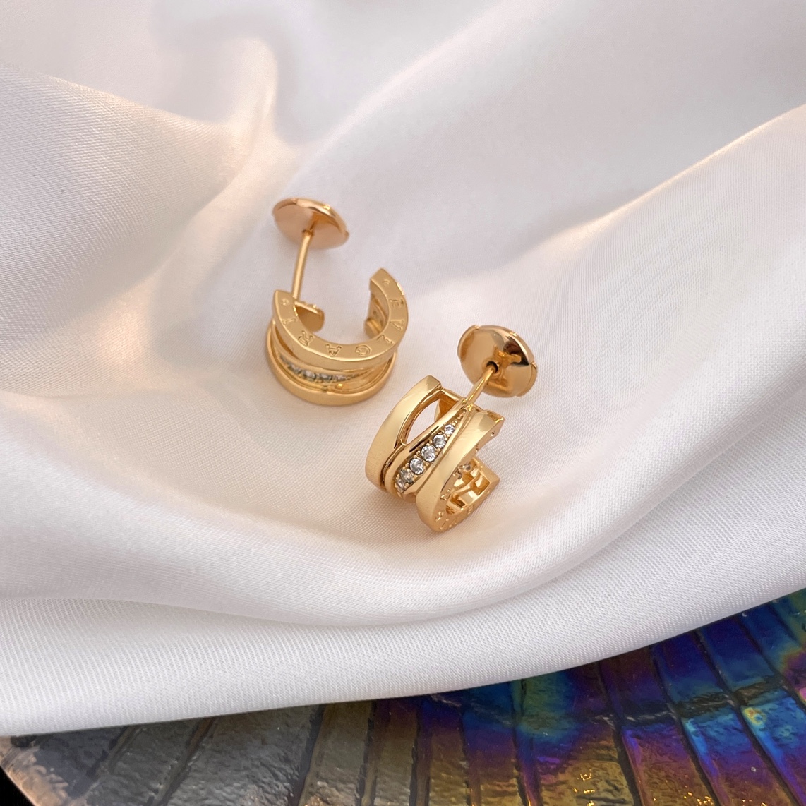 Bulgari B.ZERO1 series hollow diamond earrings