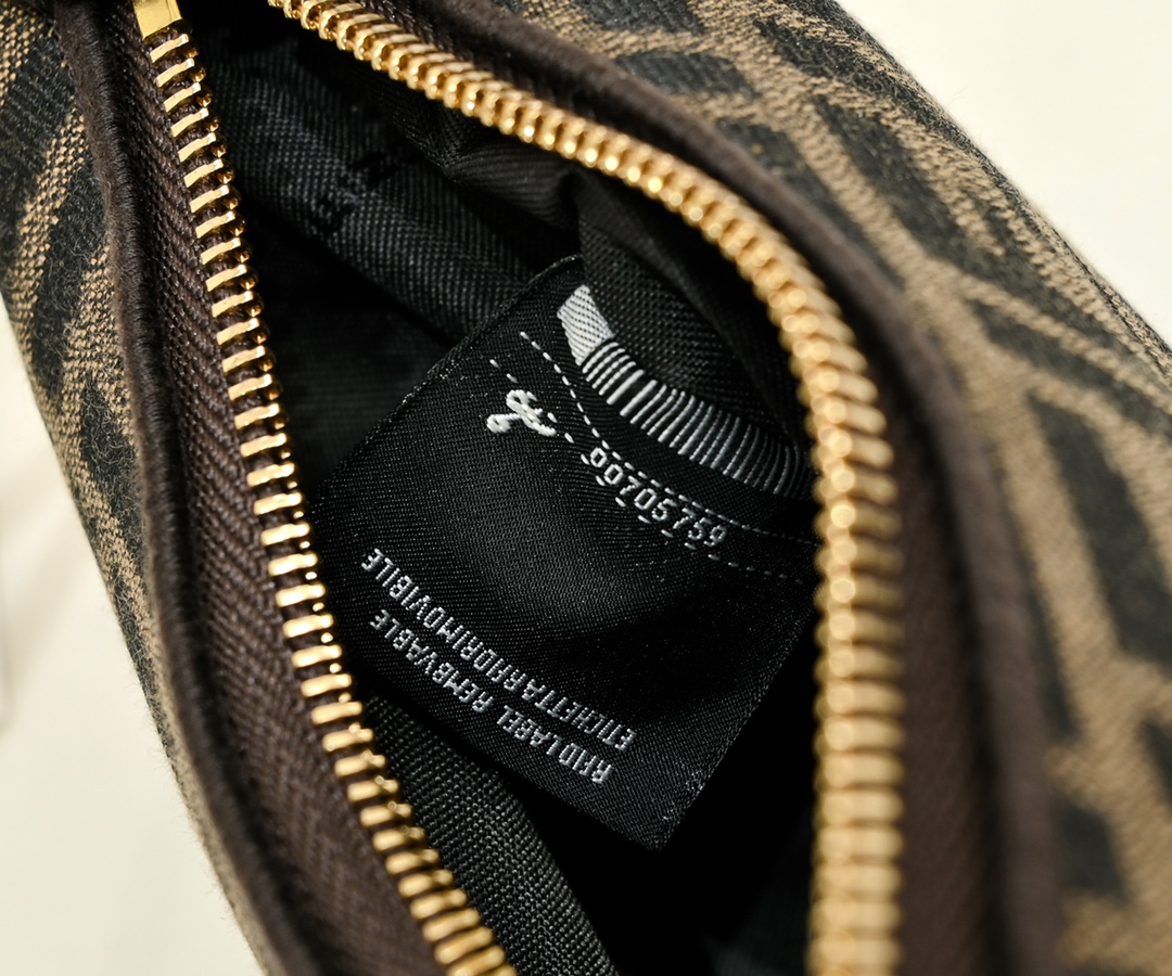 FENDI praphy underarm bag 1009