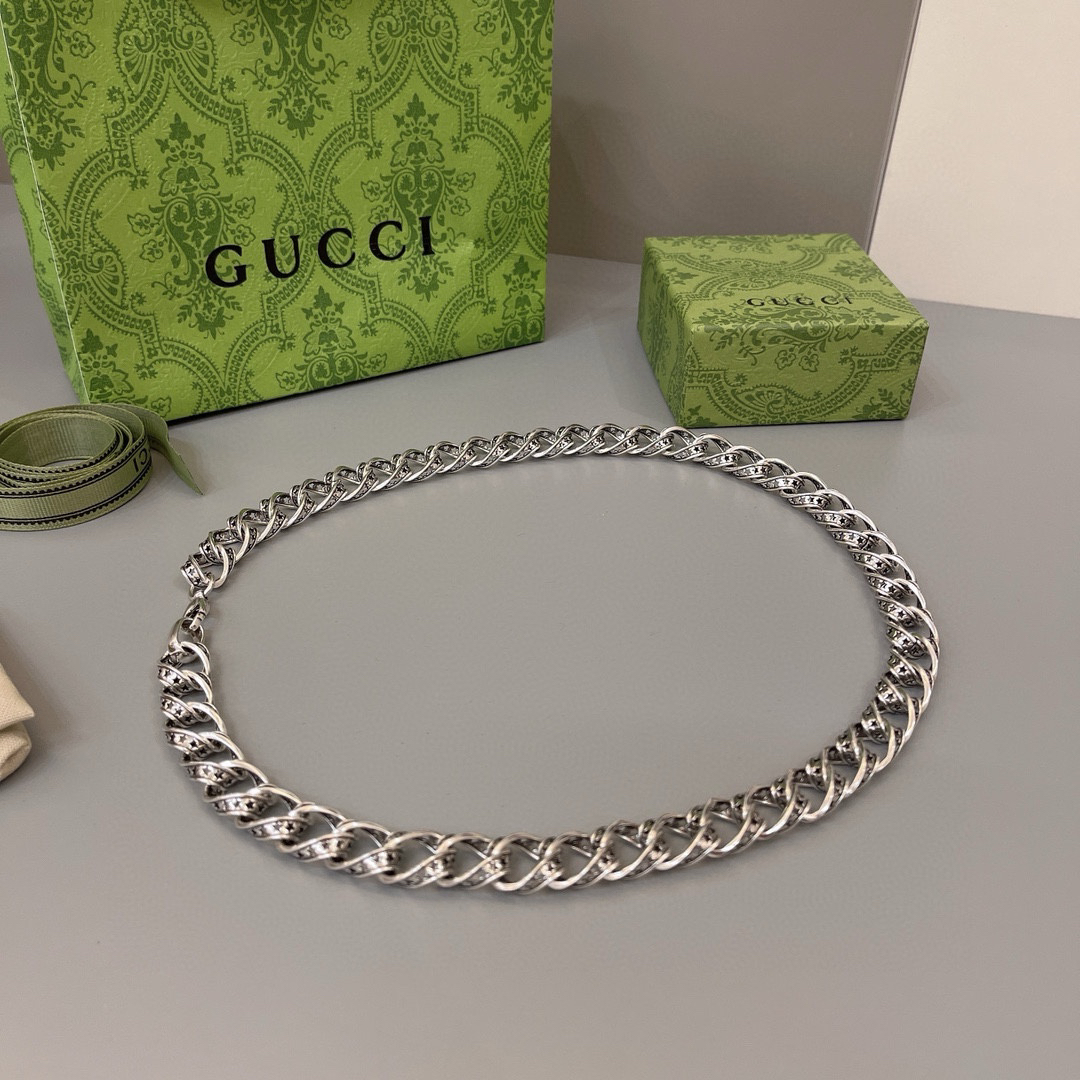 Gucci Twist Vintage Necklace