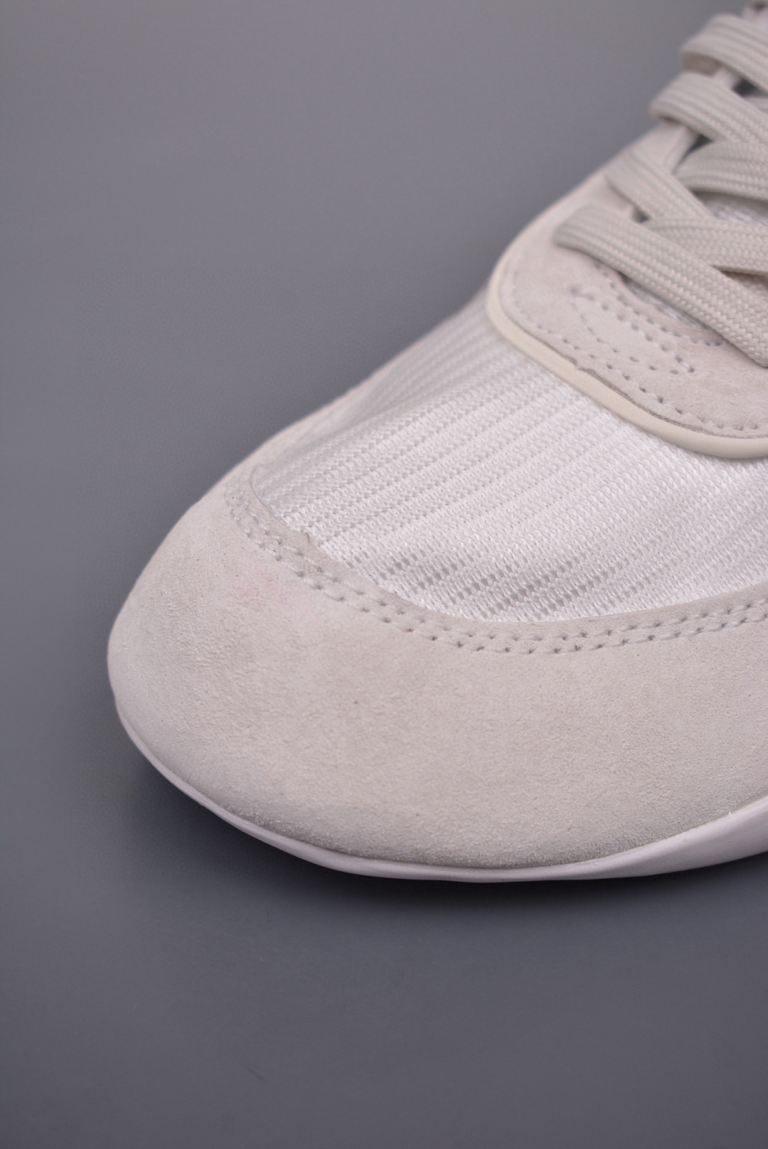 Miu Miu BELLALILY new German training shoes gray, white and red 5E333E
