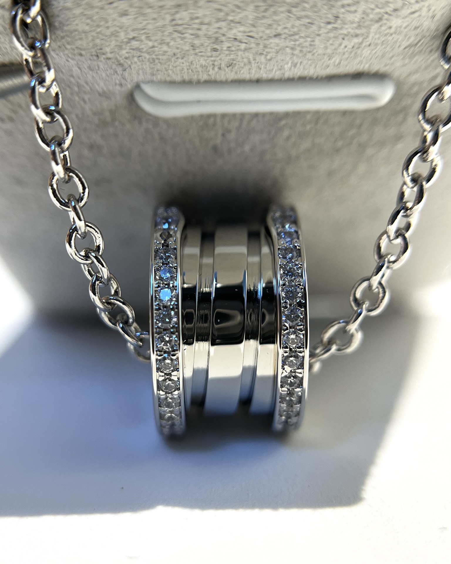 Bulgari B.ZERO1 series diamond spring necklace