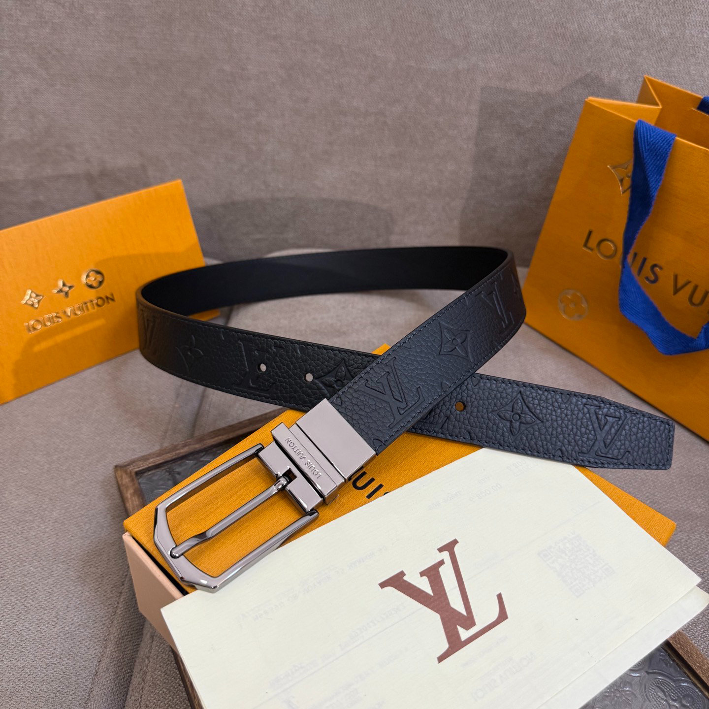 Louis Vuitton embossed cowhide double-sided men's belt, 3.5cm wide